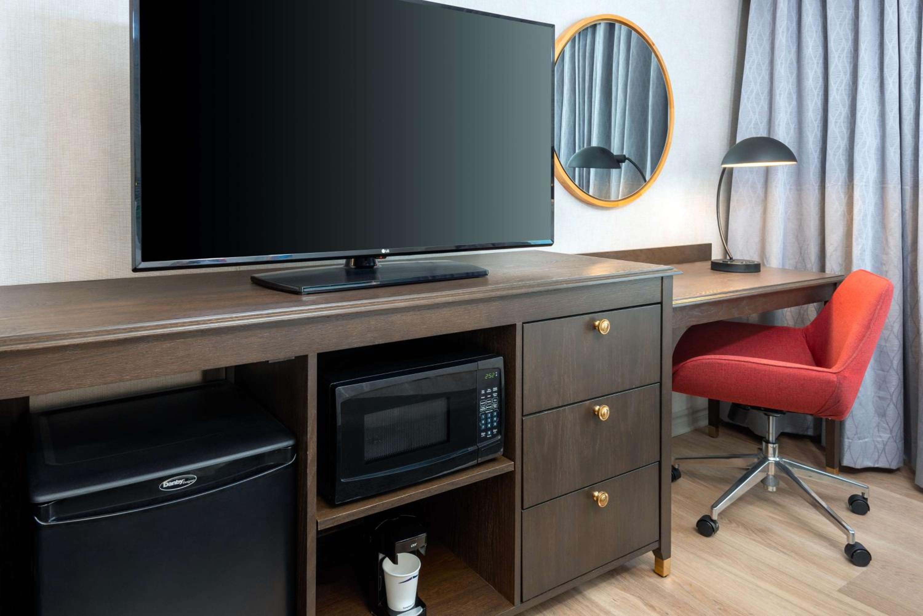 Deluxe King Room - Photo 1