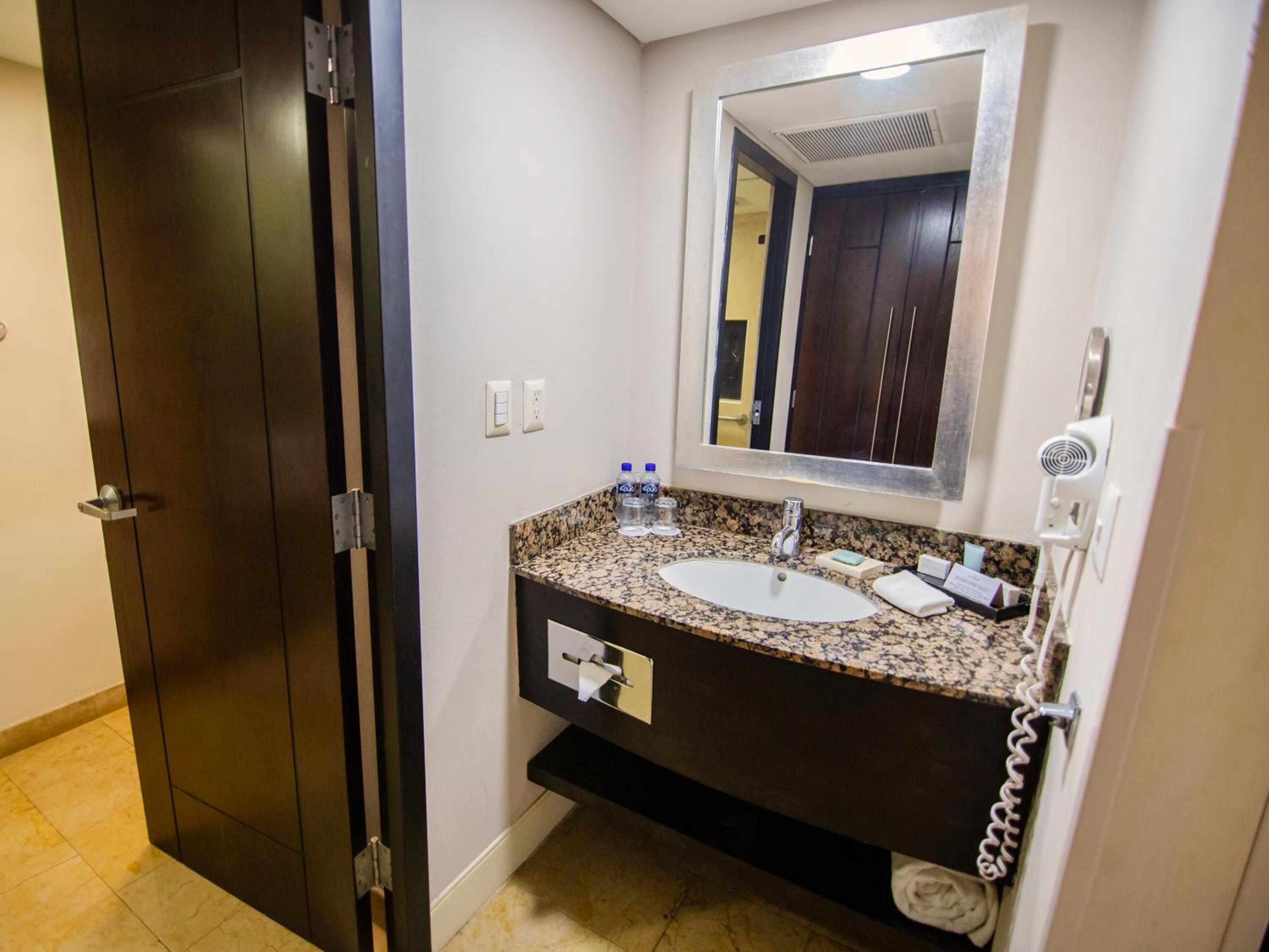 Deluxe Double Room (newly renovated) photo 2