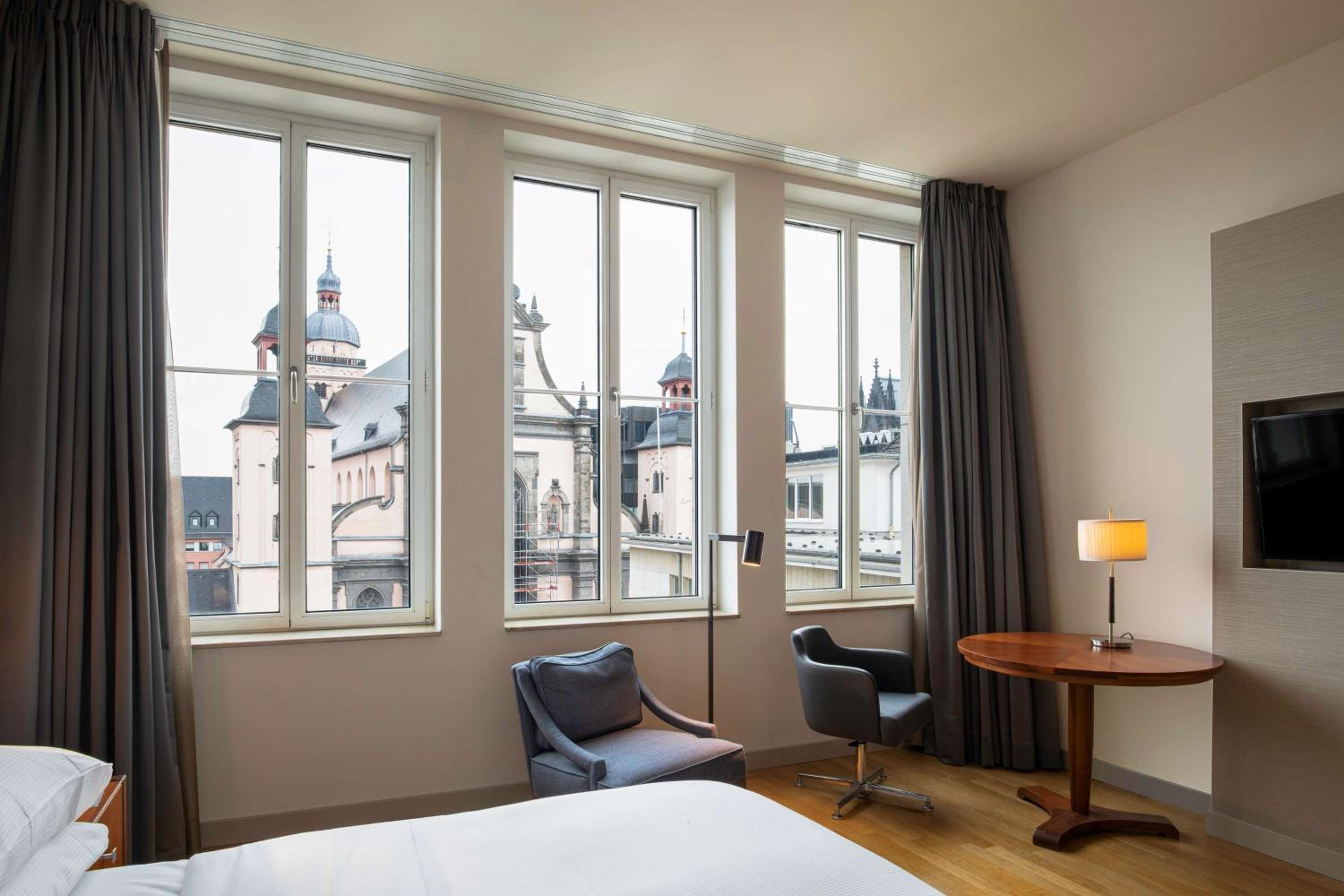 King Room with View thumbnail 6