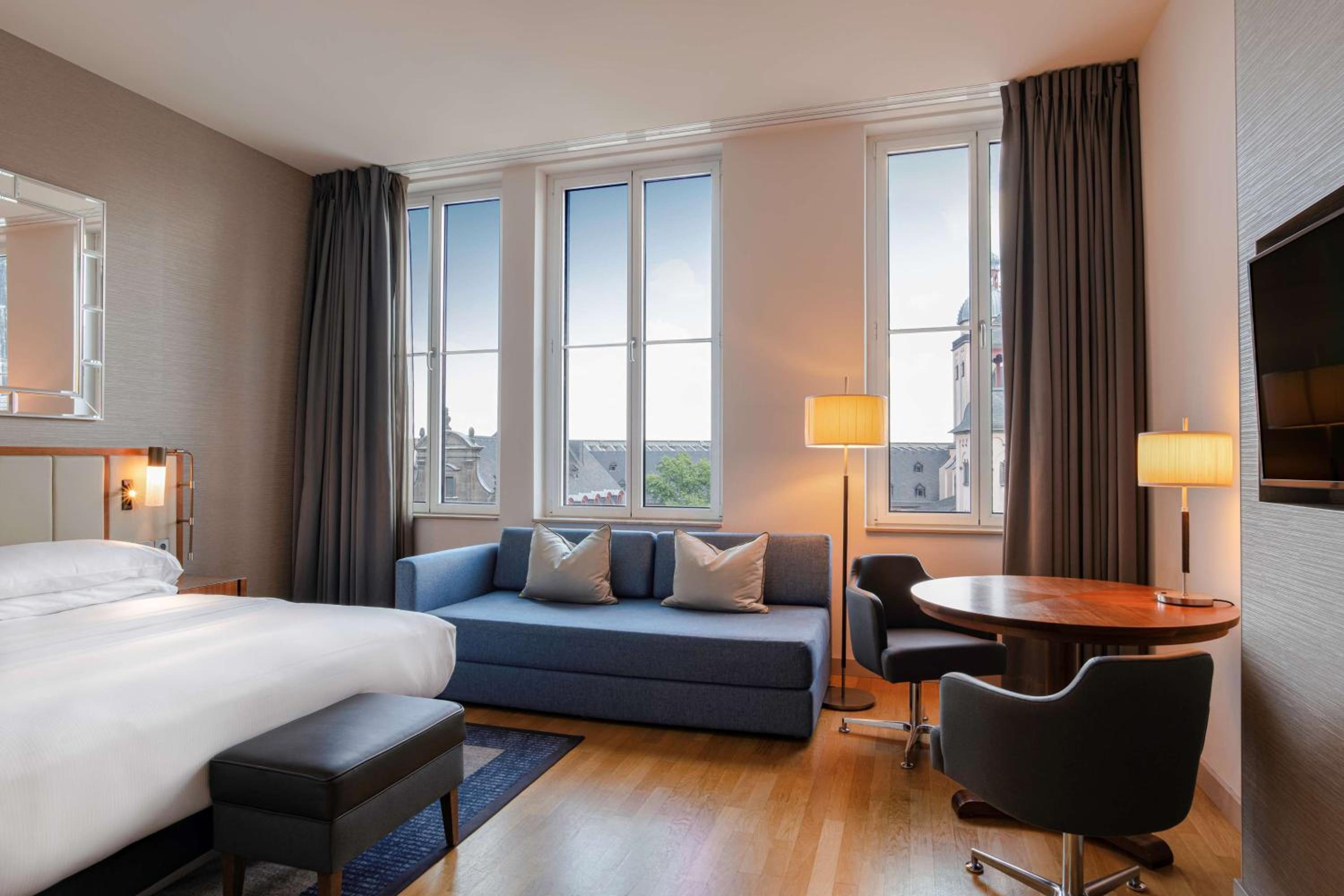 Deluxe King Room with View