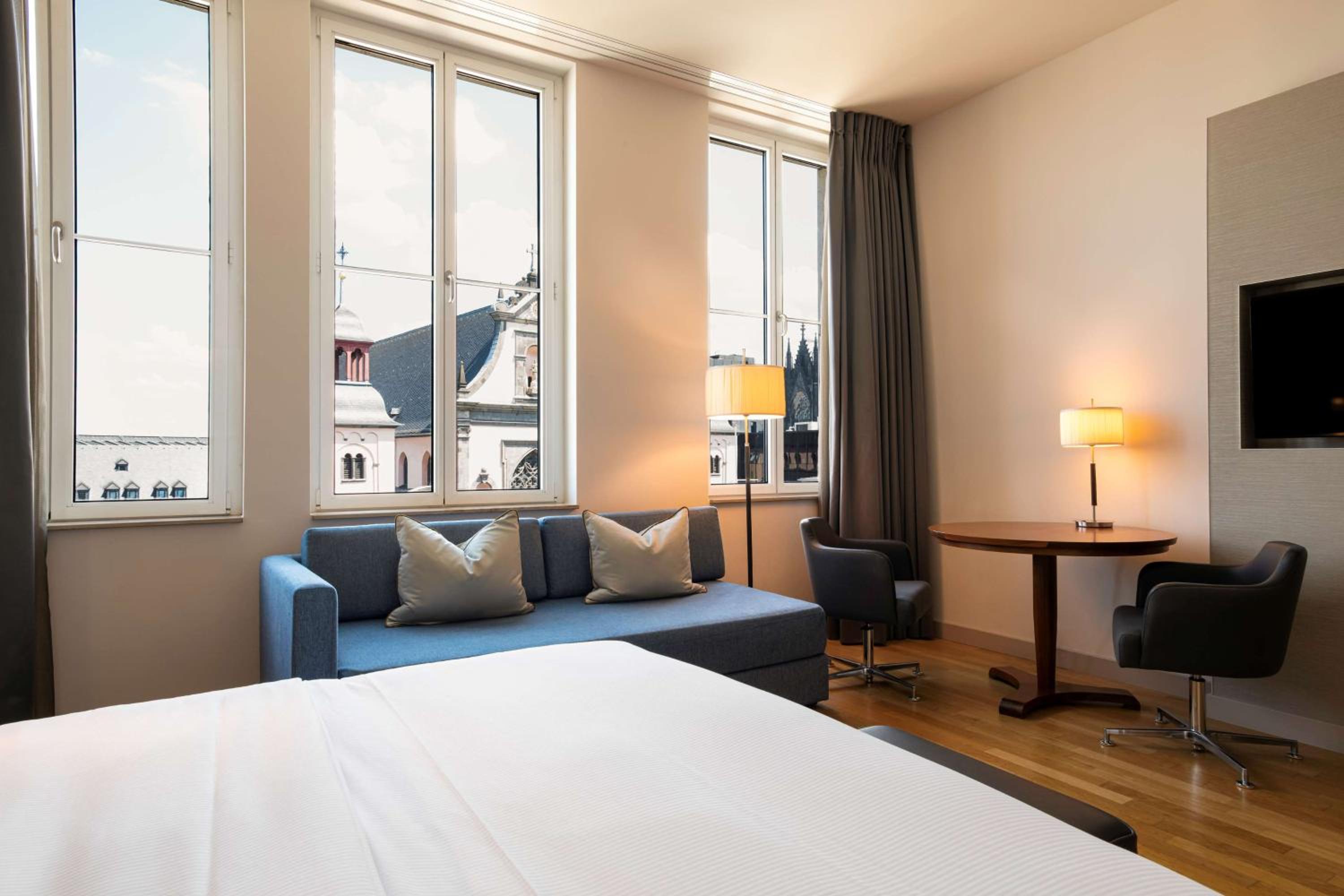 Deluxe King Room with View