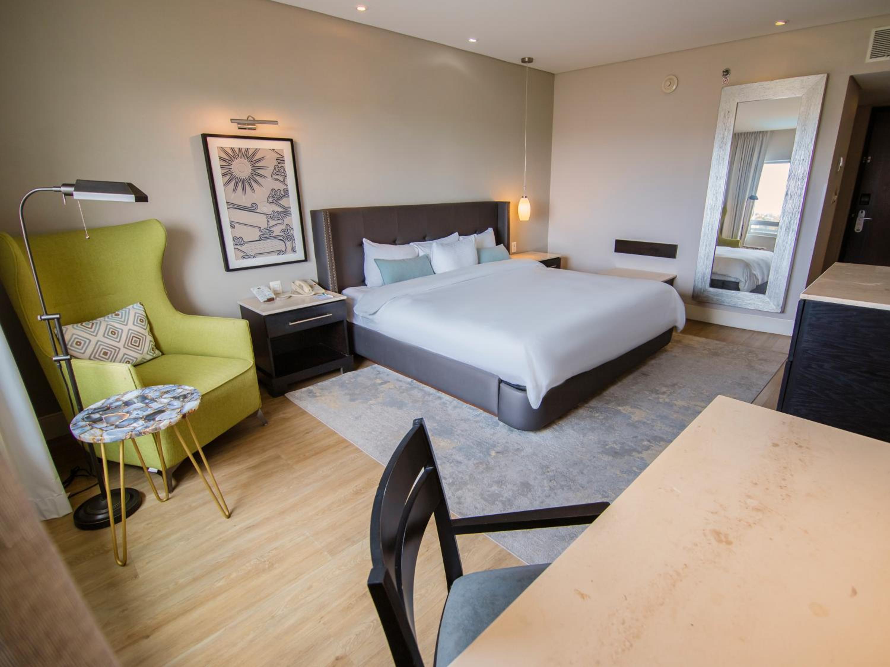 Deluxe King Room (newly renovated) - Photo 7