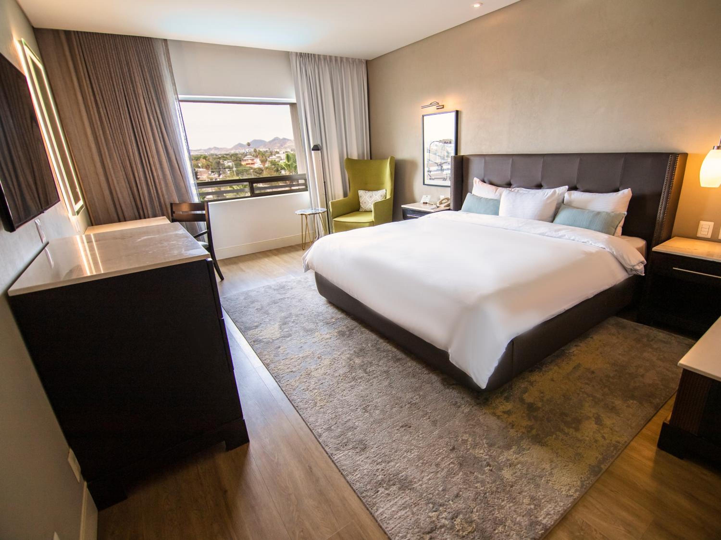 Deluxe King Room (newly renovated) - Photo 3