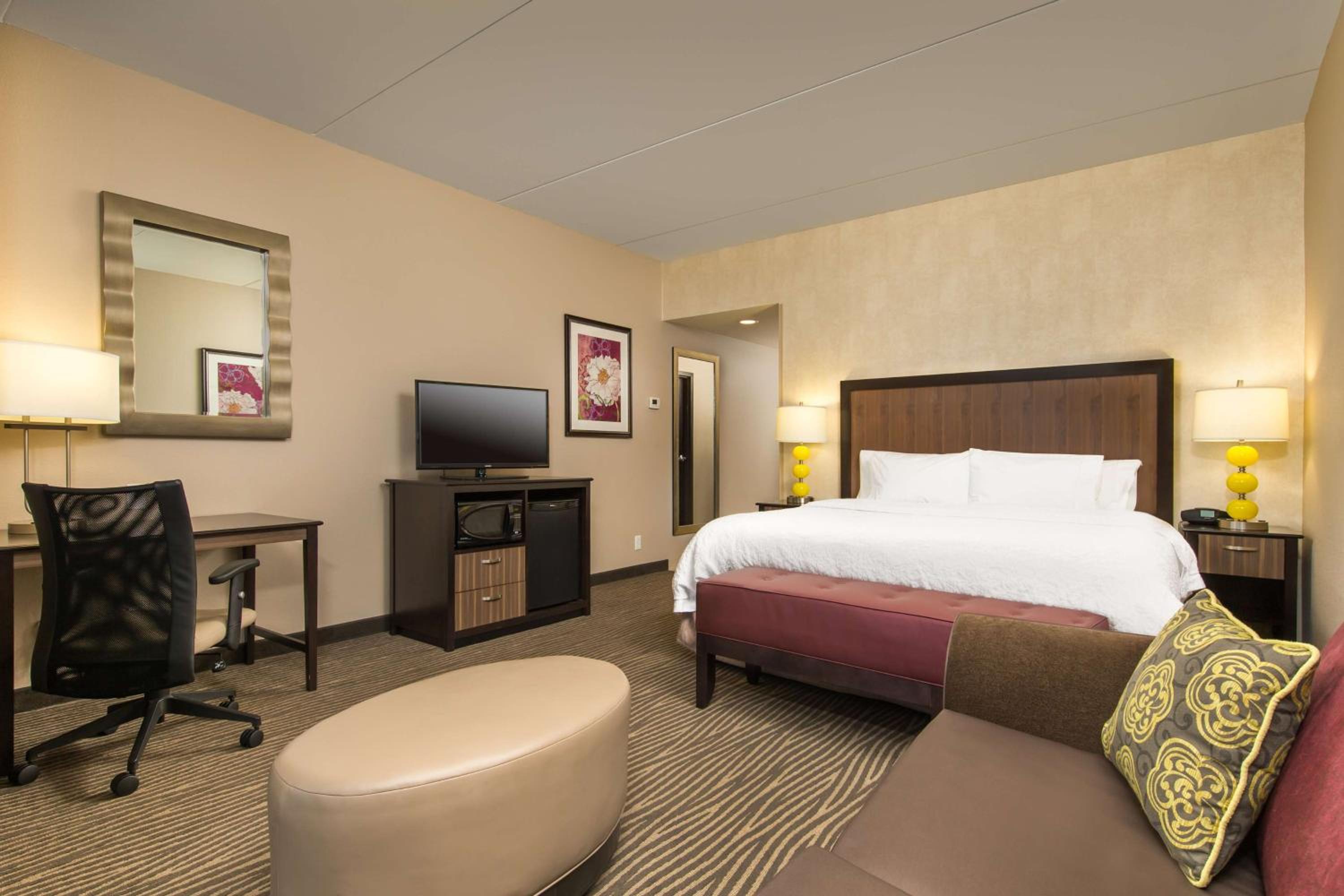King Room with King Bed - Non-Smoking photo 1