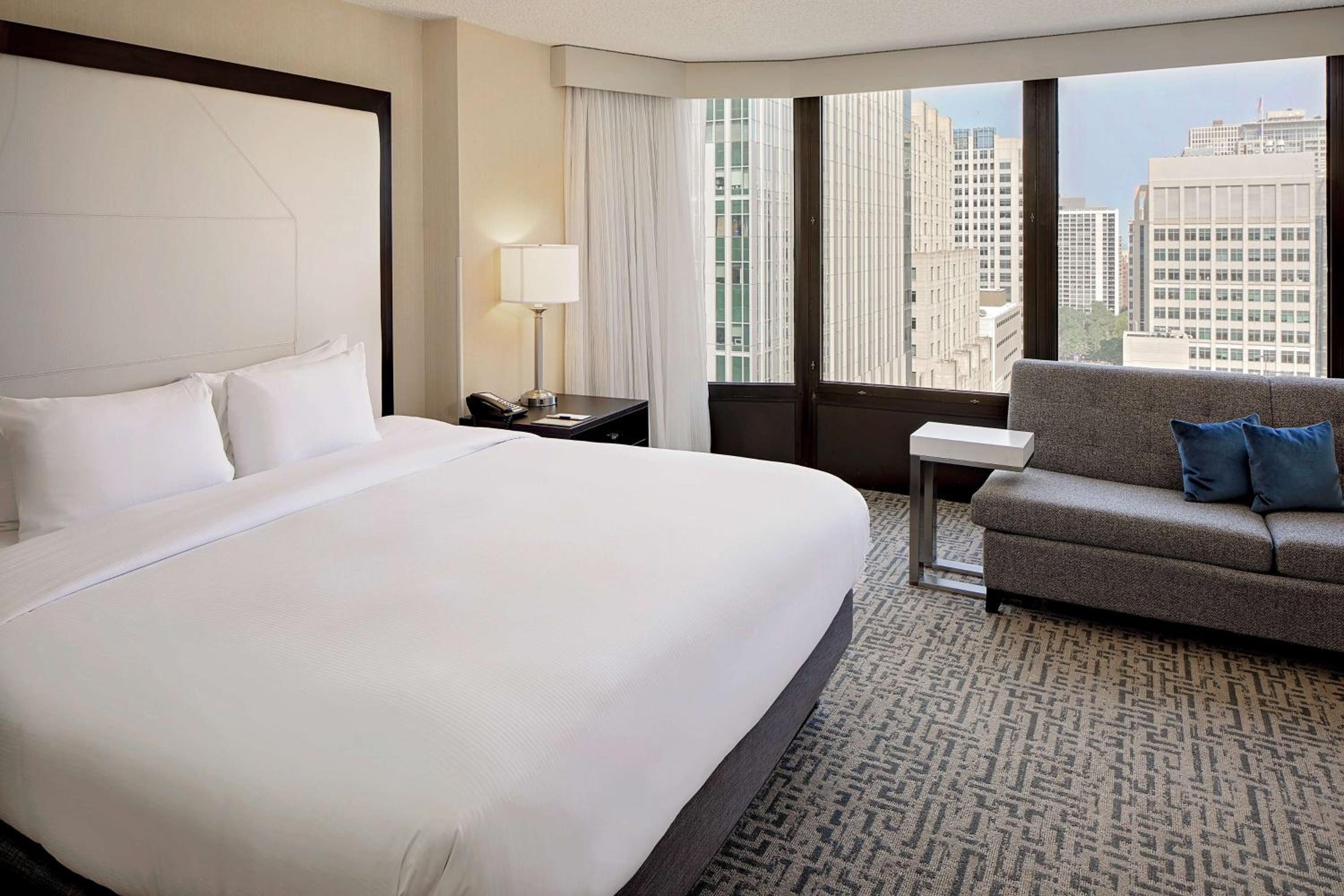 King Room with City View - Non-Smoking - Photo 2