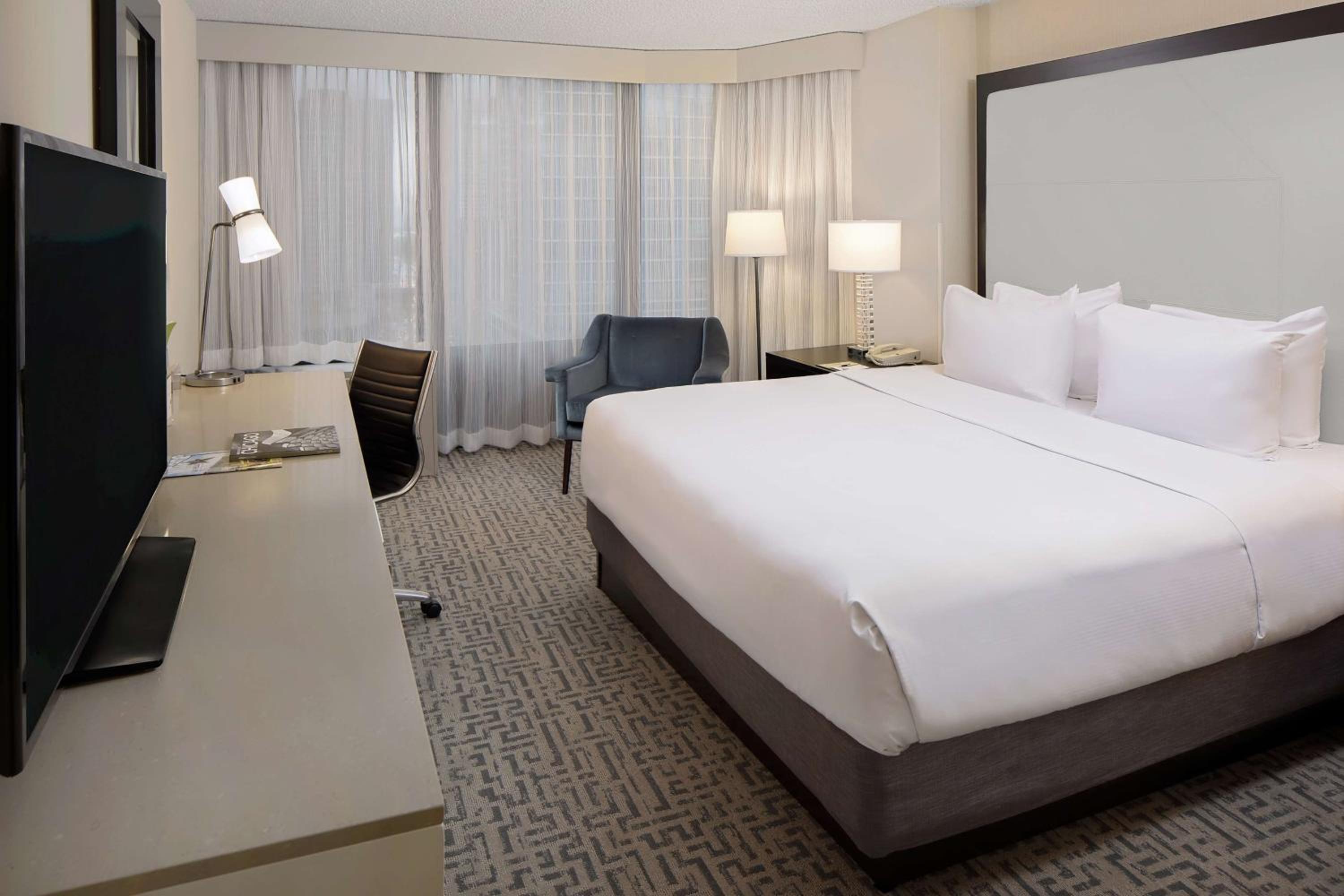 King Room - Non-Smoking - Photo 2