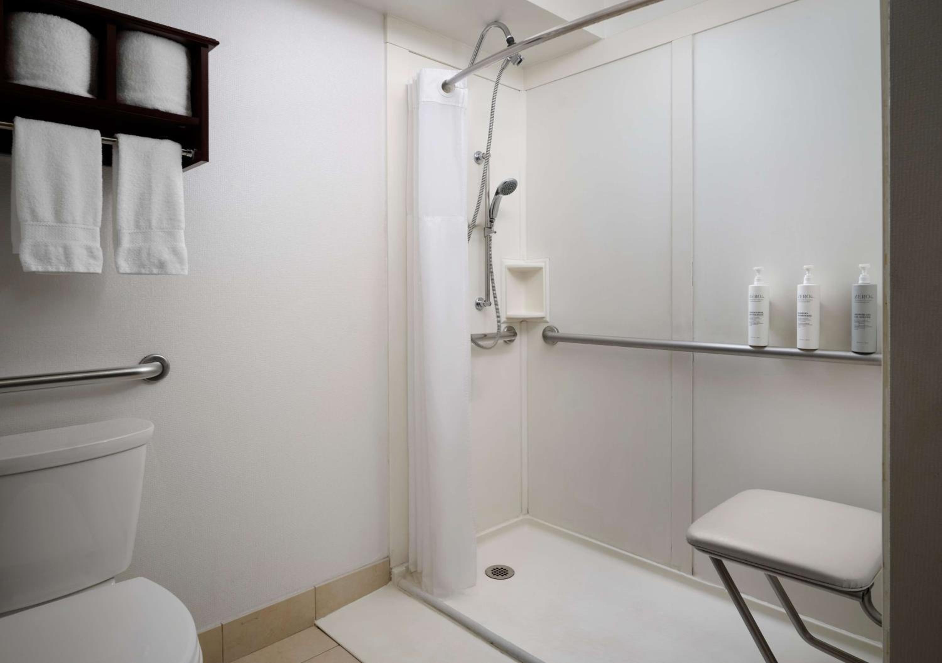 Two Queen Beds with Roll in Shower - Disability Access - Photo 6