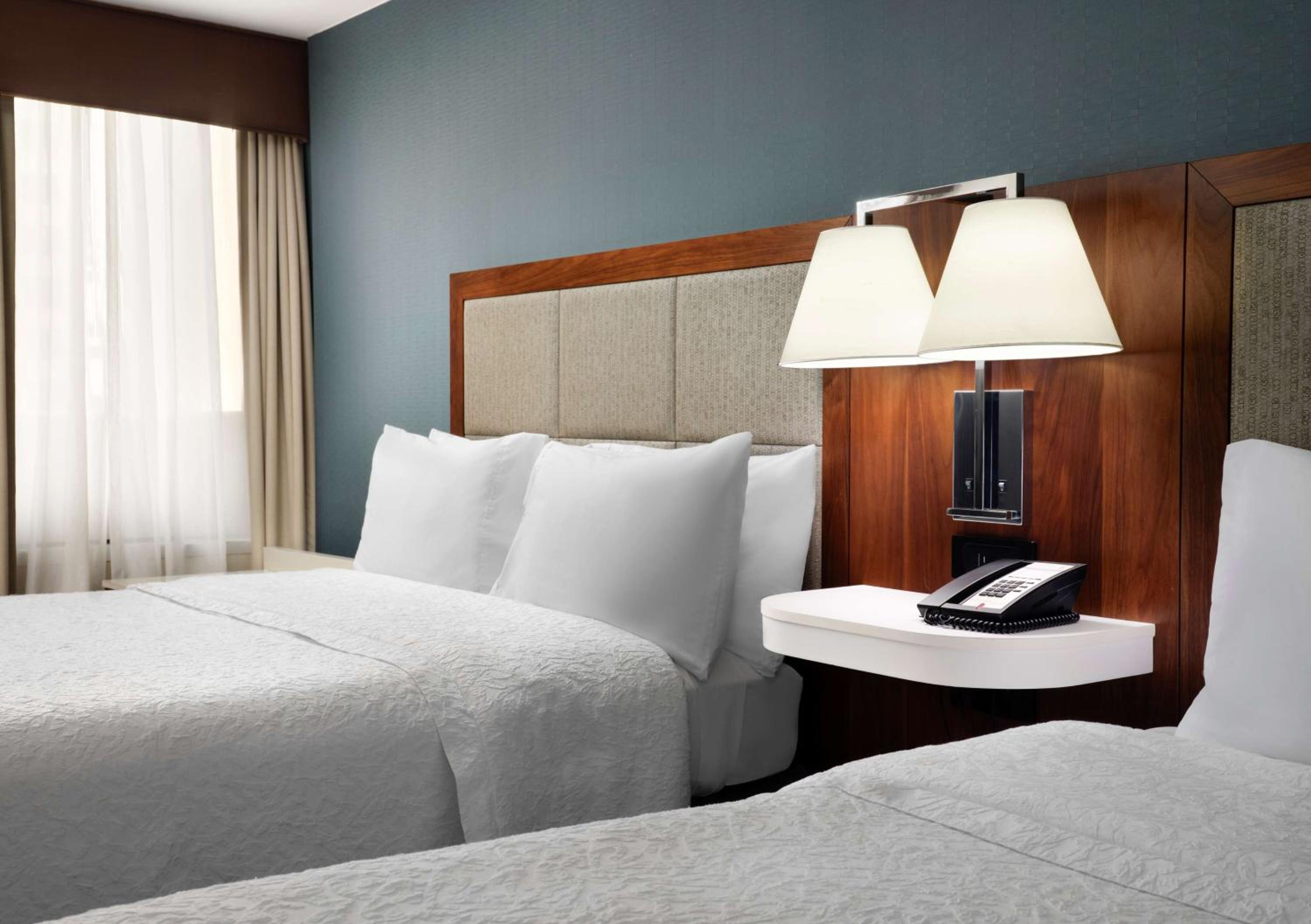 Queen Room with Two Queen Beds - Photo 3
