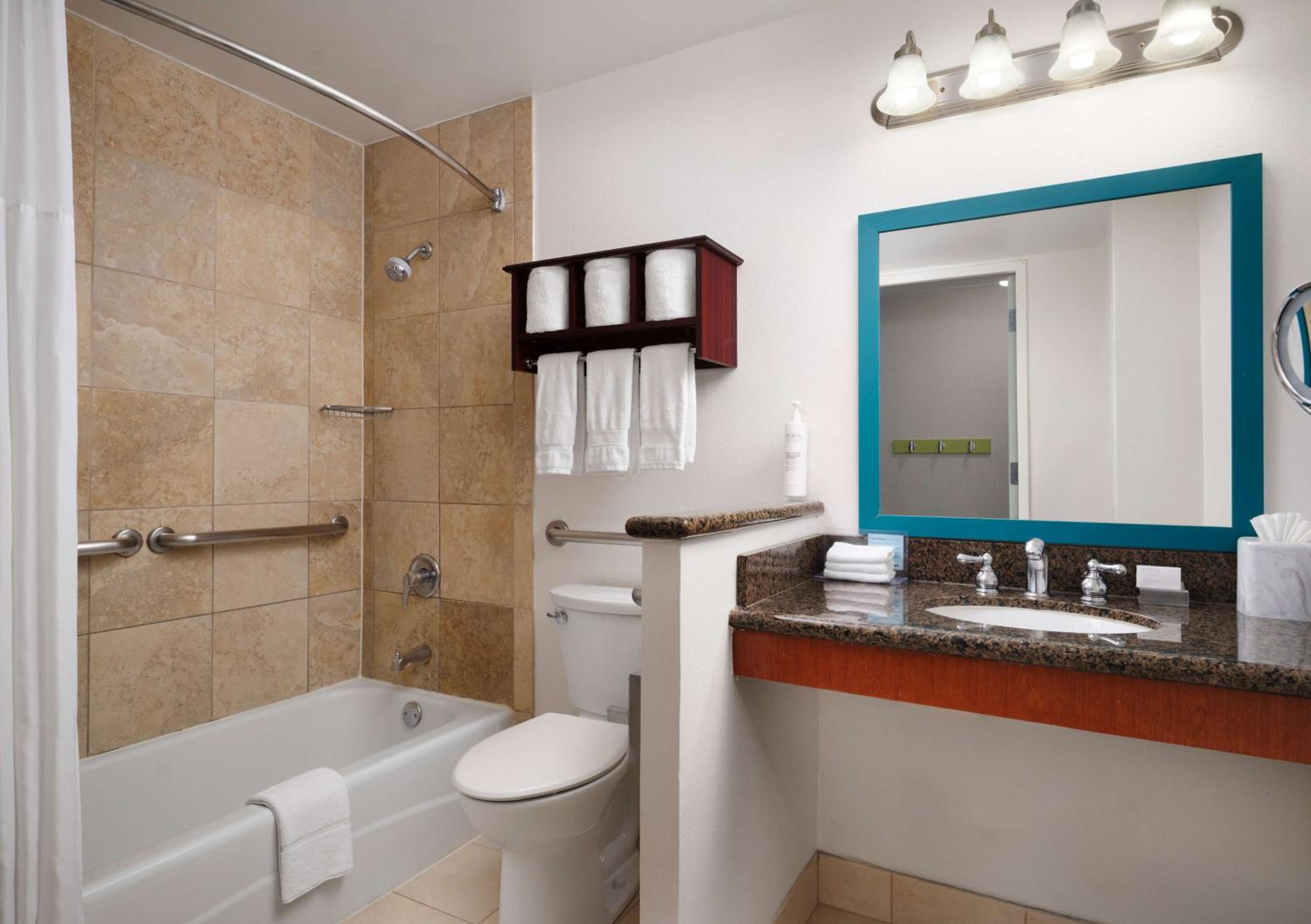 King Room with Bath Tub - Disability Access - Photo 2