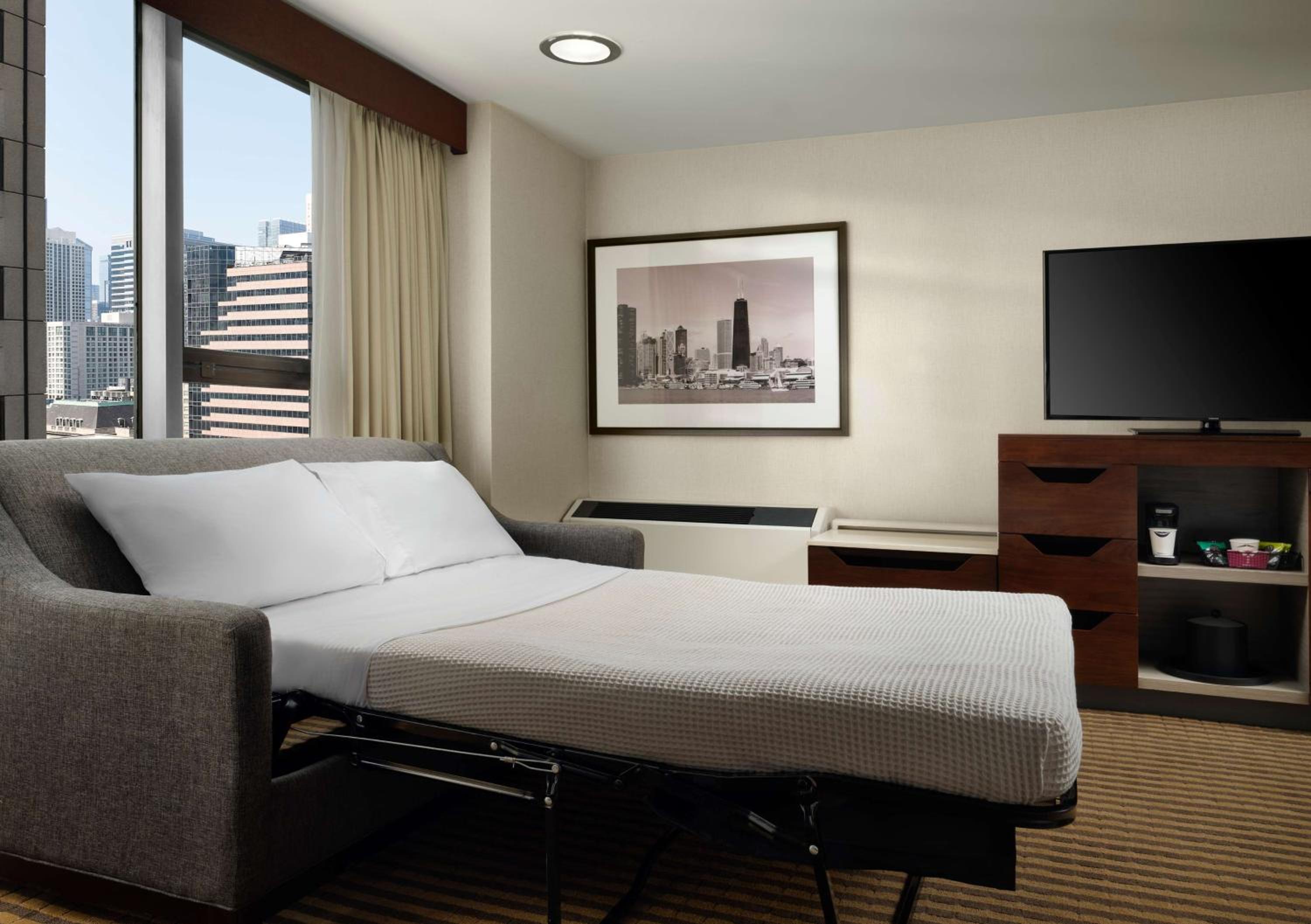 King Room with Sofa Bed - Photo 2