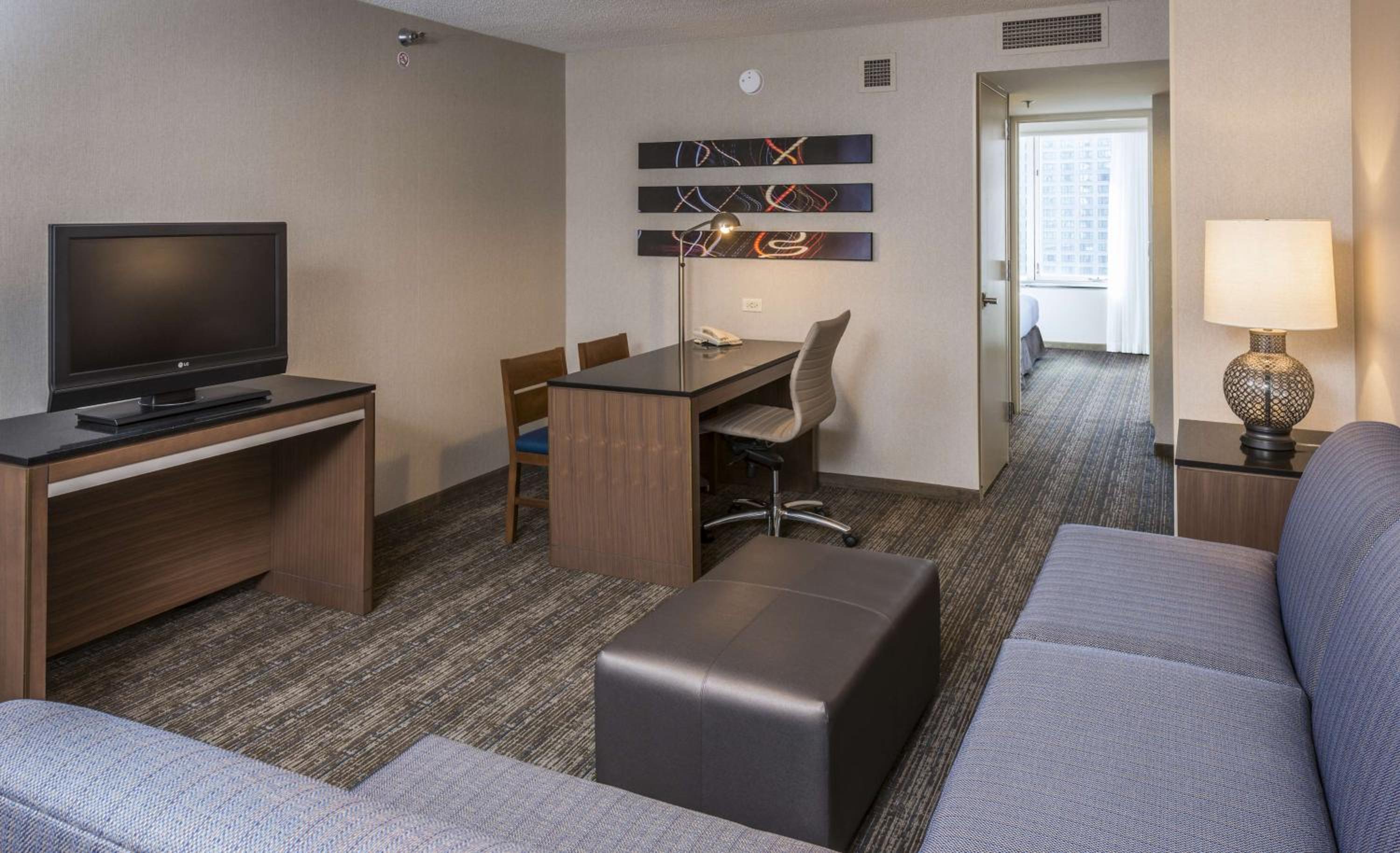 King Corner Suite with City View - Non-Smoking - Photo 6