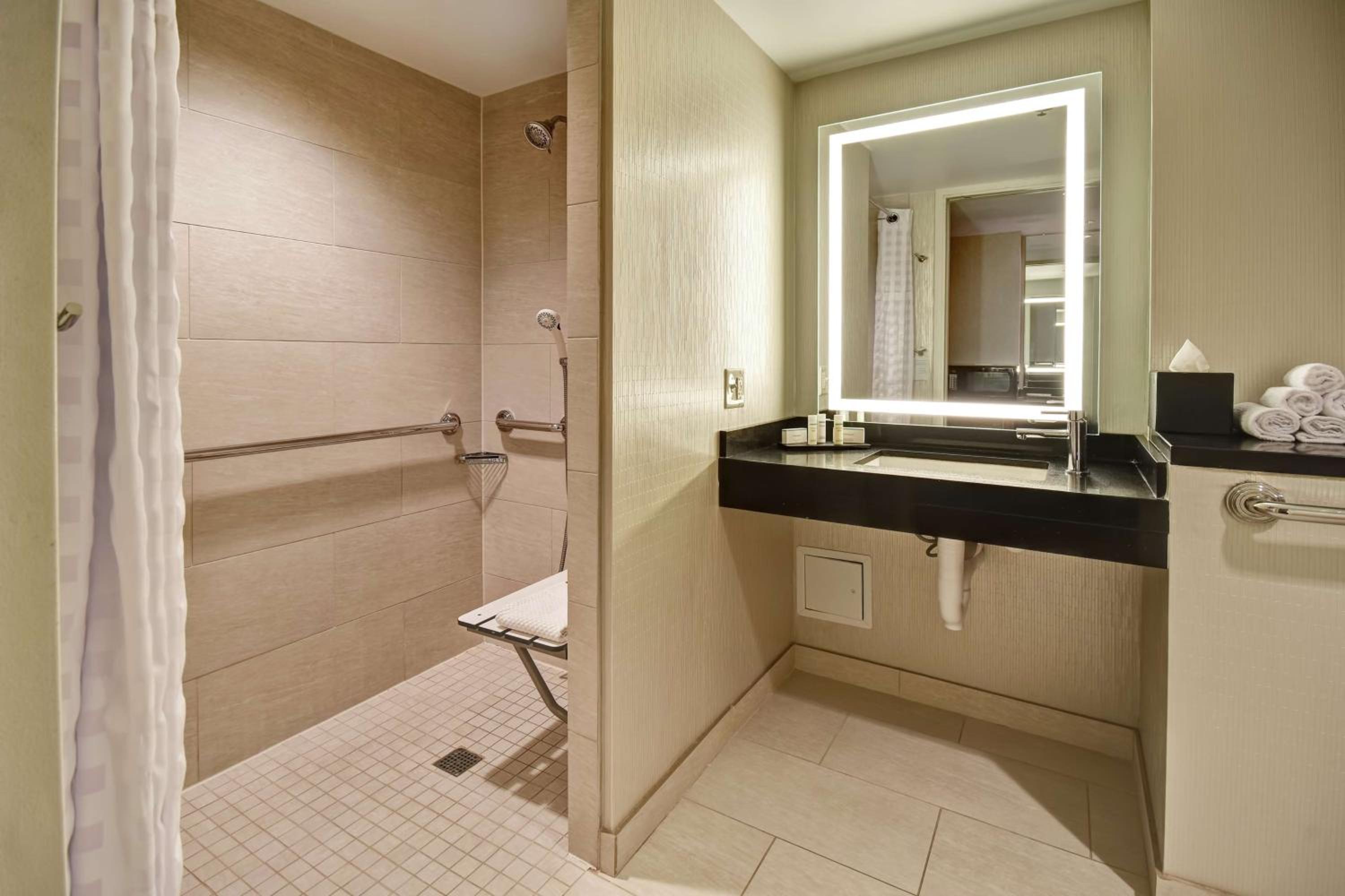 One-Bedroom Suite with Two Double Beds and Roll-in Shower - Mobility Access/Non-Smoking