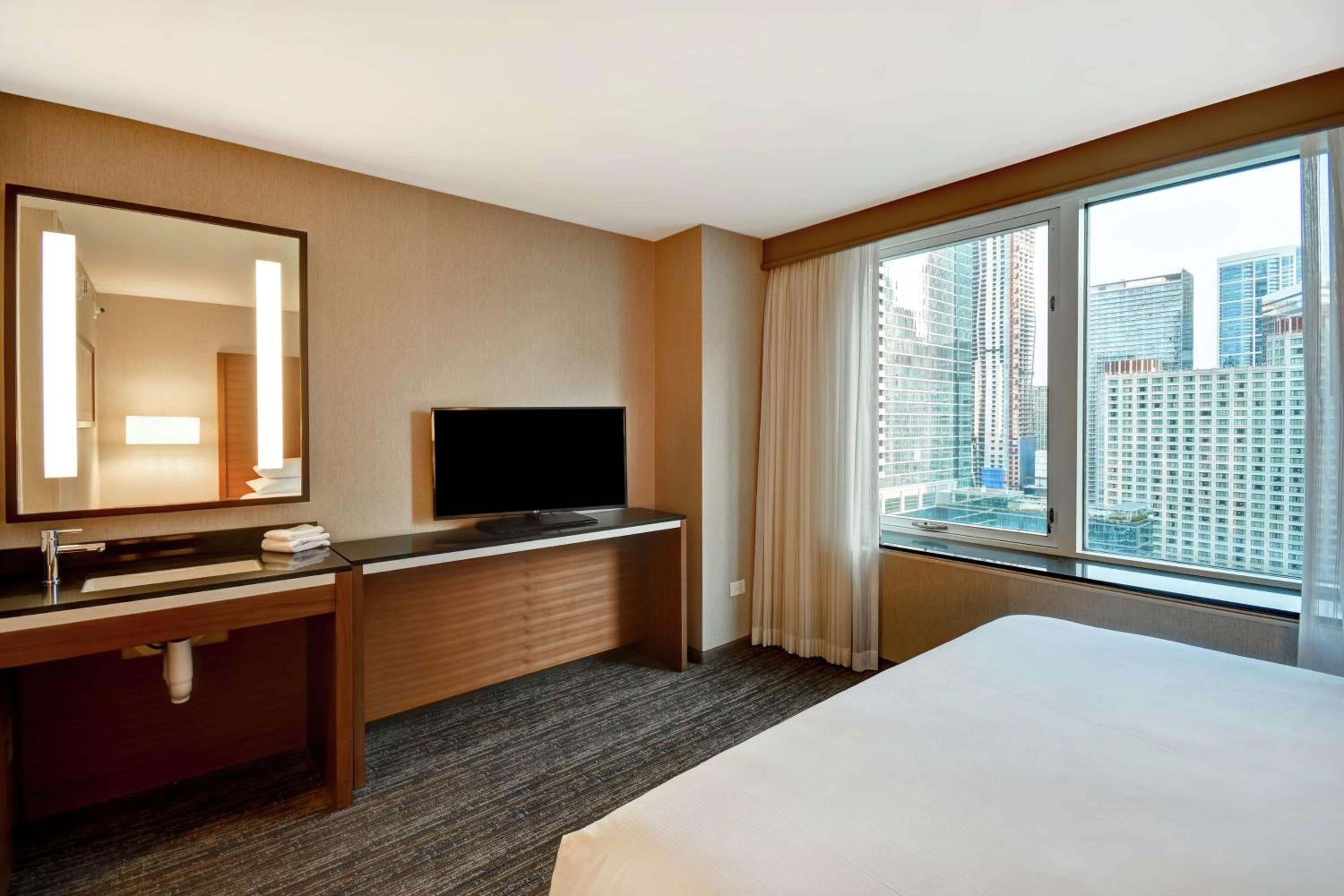 Two-Room King Suite - Non-Smoking - Photo 6