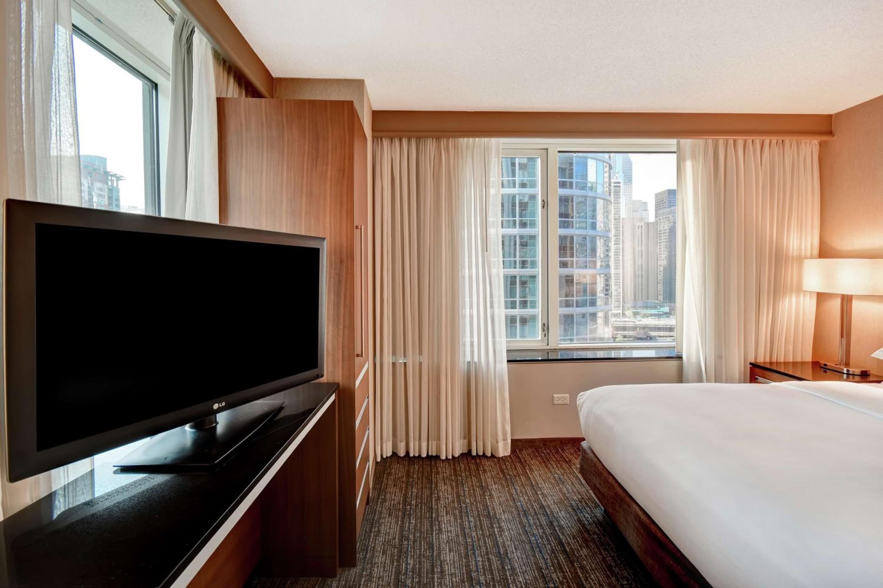 Two-Room King Suite - Non-Smoking - Photo 4