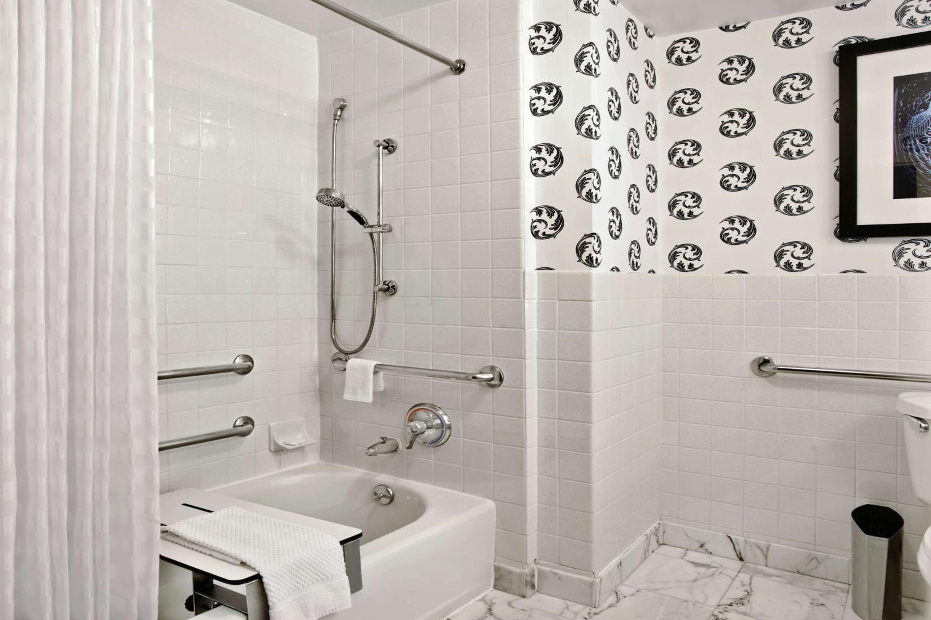 King Room with Bath Tub - Disability Access