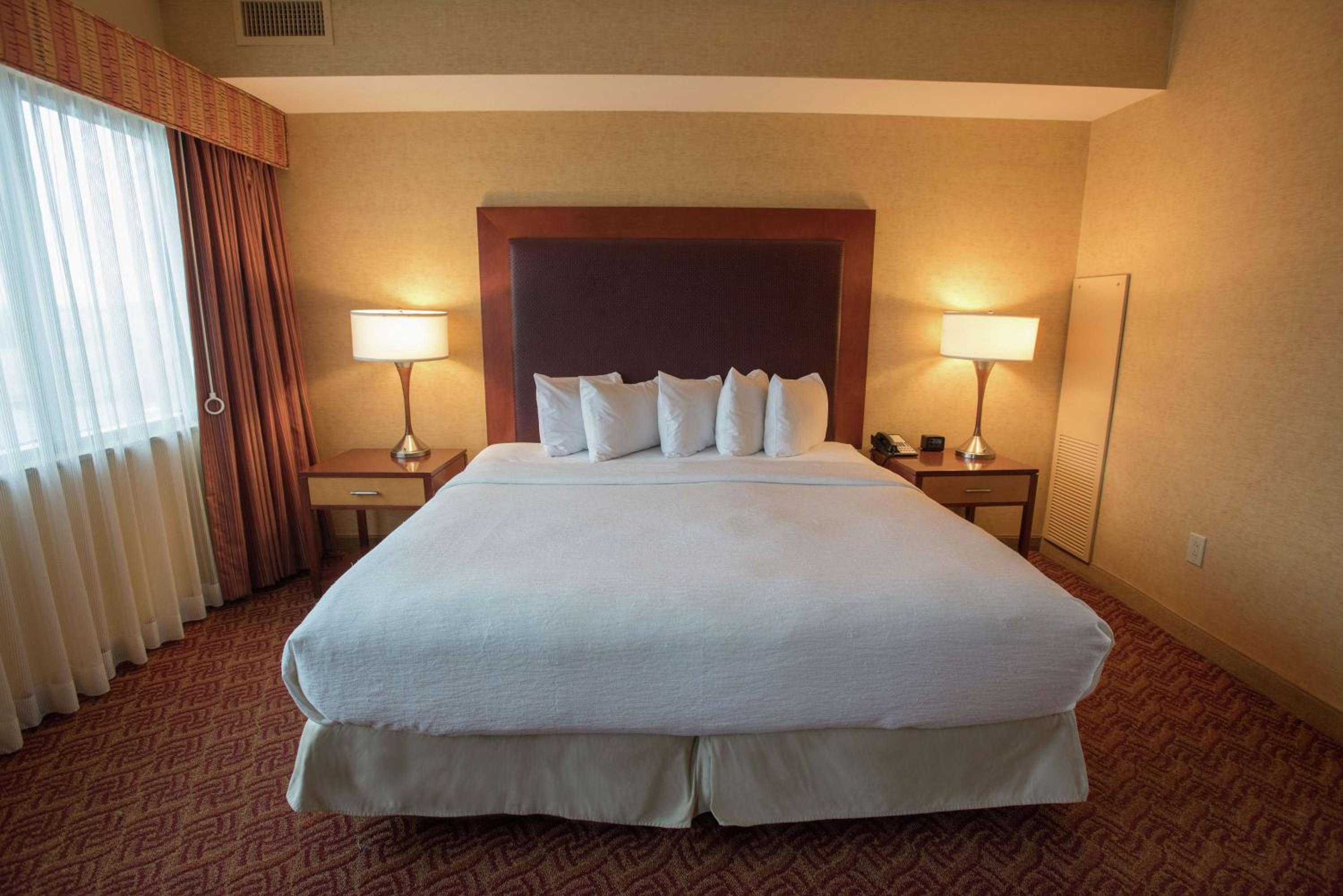 One-Bedroom King Suite - Hearing Access/Non-Smoking - Photo 1