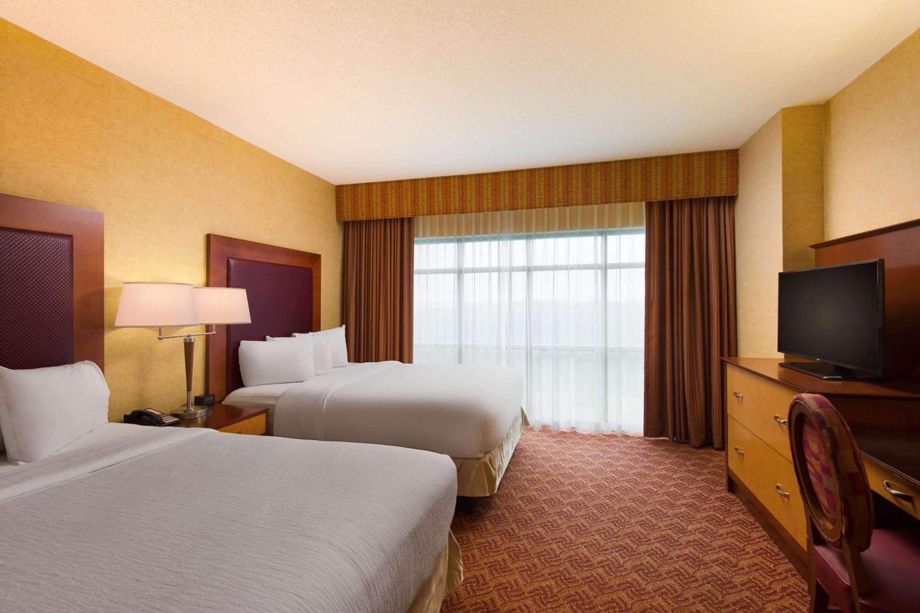 One-Bedroom Suite with Two Queen Beds - Hearing Access/Non-Smoking - Photo 2
