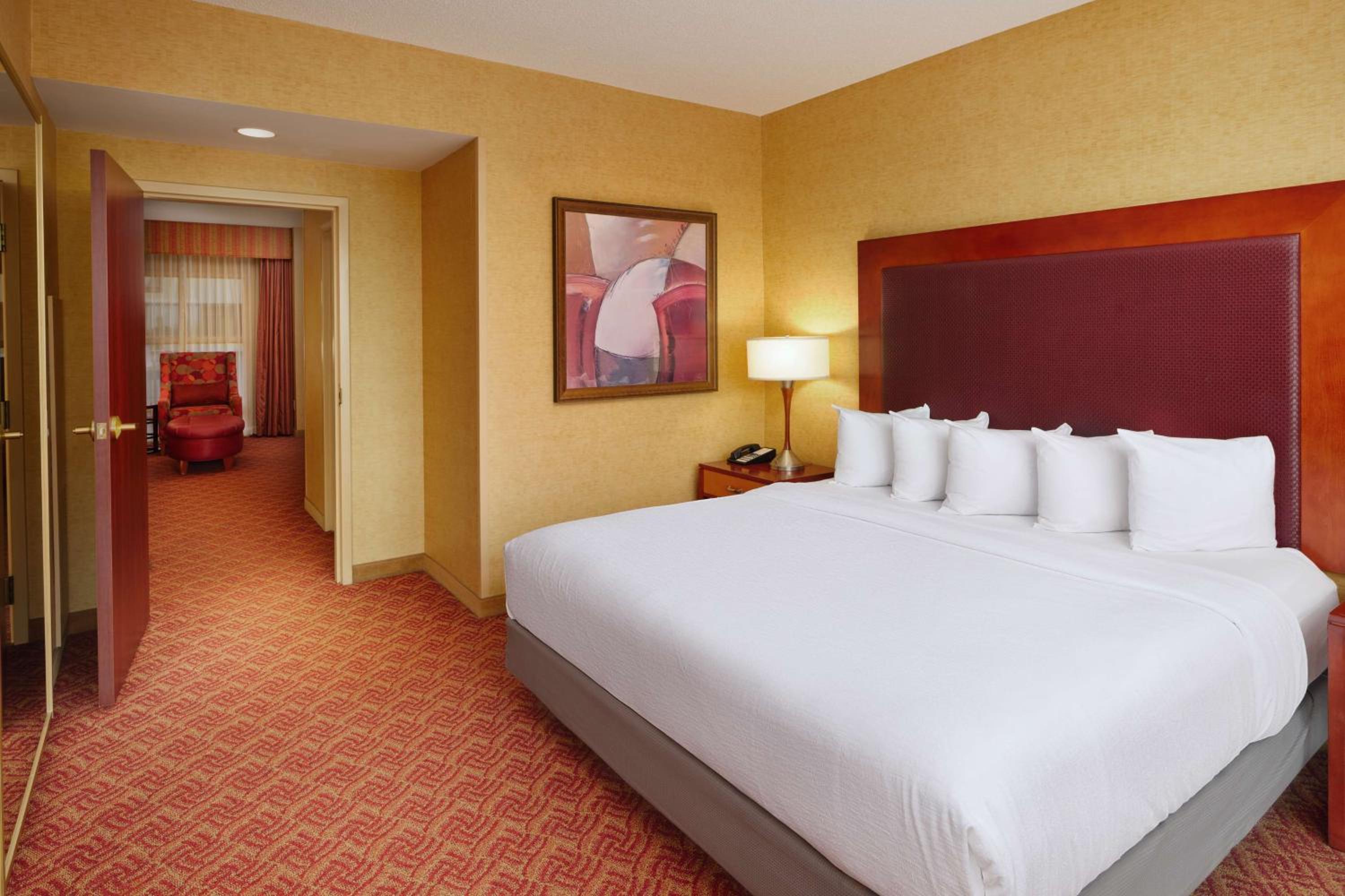 Two-Room King Suite - Non-Smoking - Photo 5