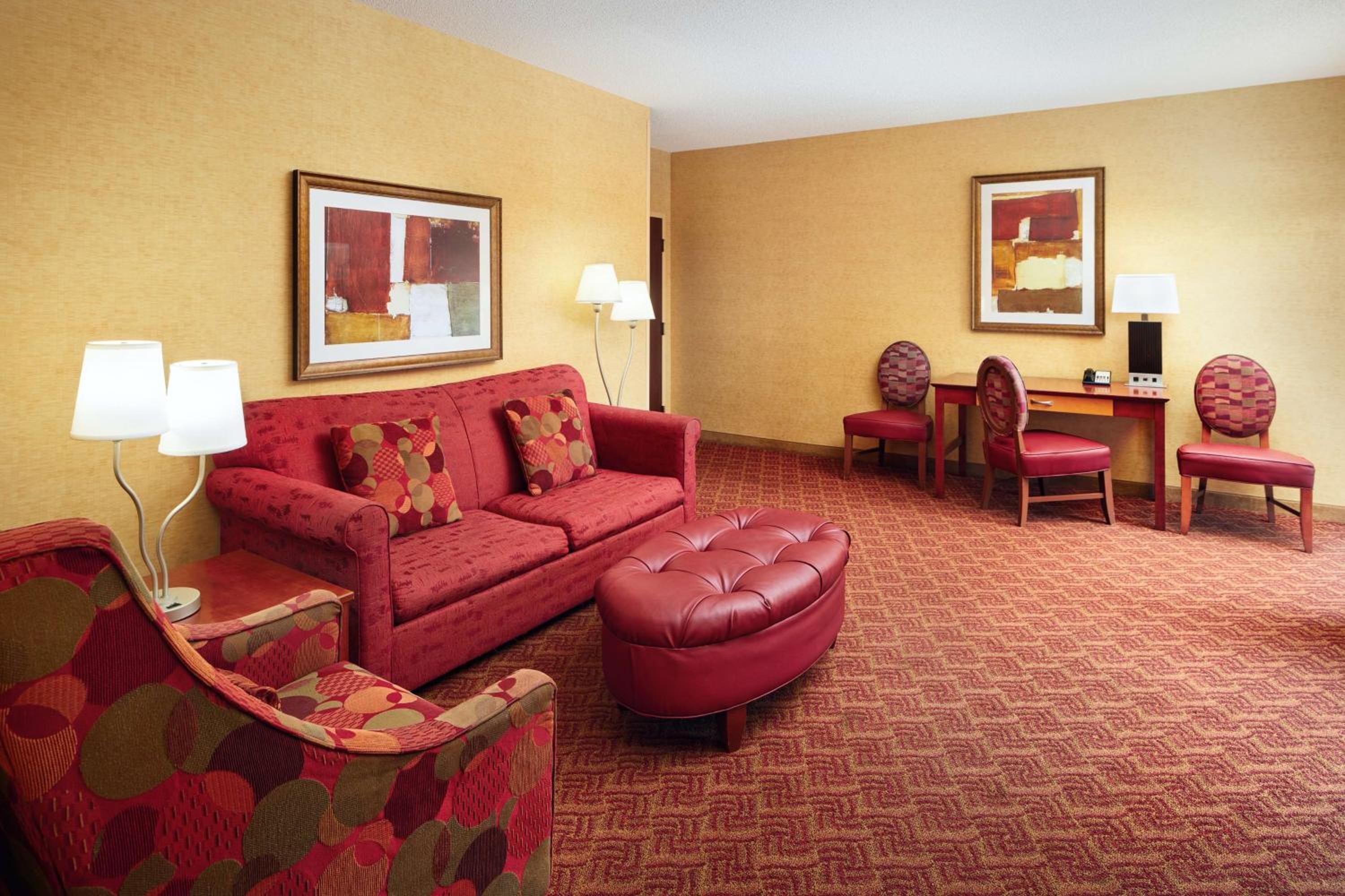 Corner Queen Suite with Two Queen Beds - Non-Smoking - Photo 5