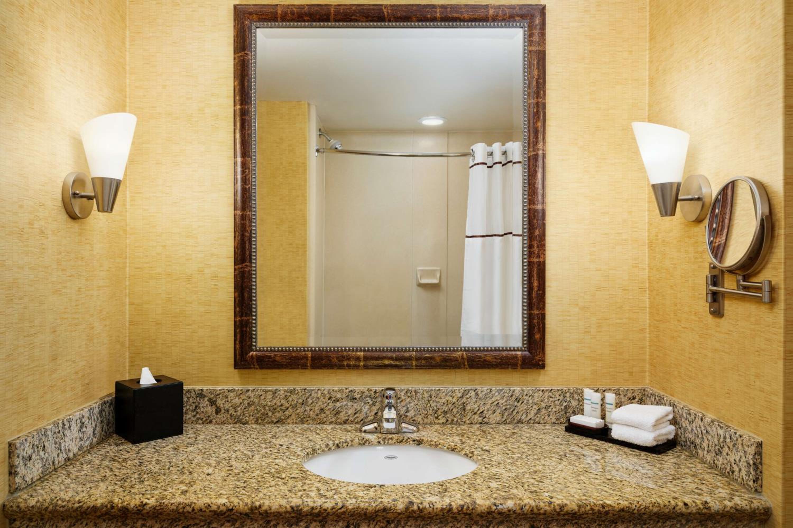 Two-Room King Suite - Non-Smoking - Photo 8