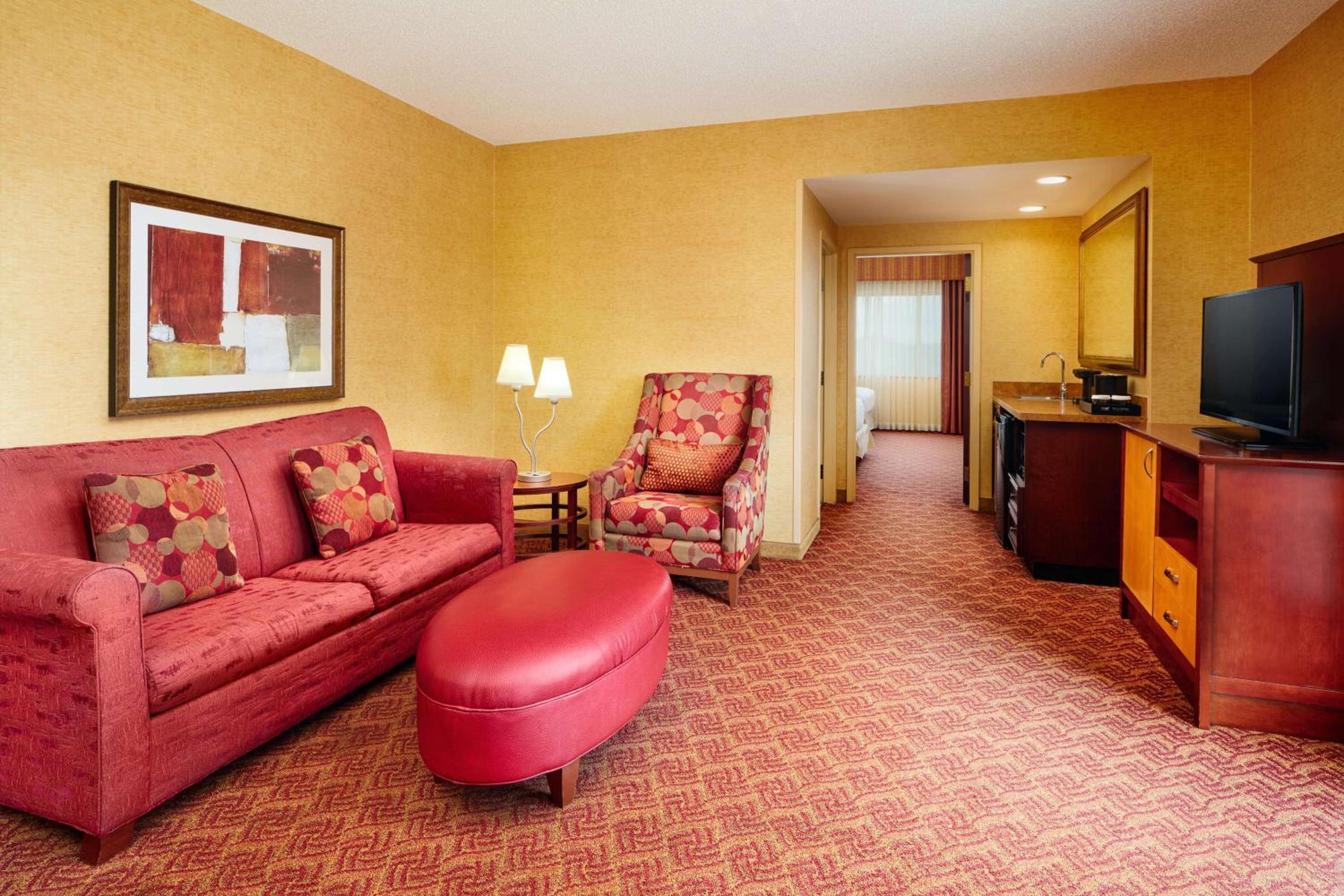 Corner Queen Suite with Two Queen Beds - Non-Smoking - Photo 2