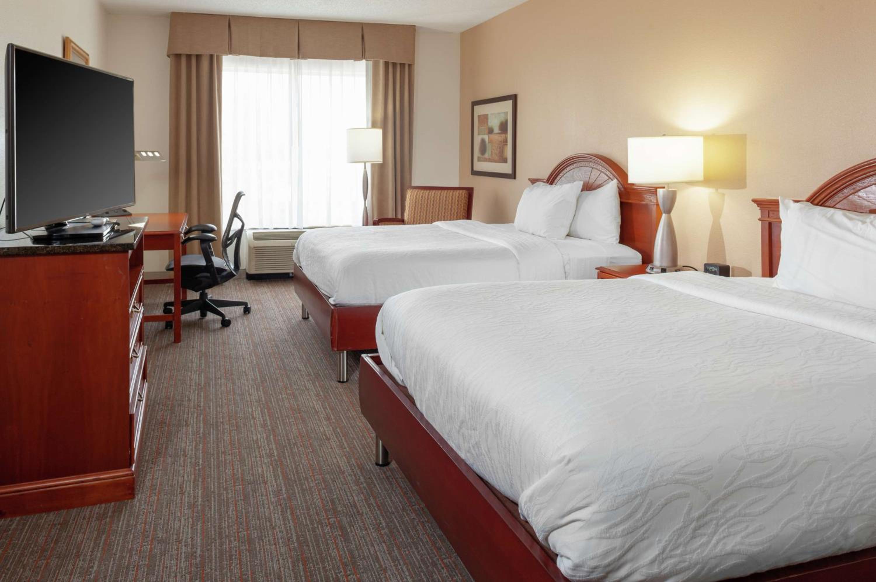 Queen Room with Two Queen Beds - Photo 3