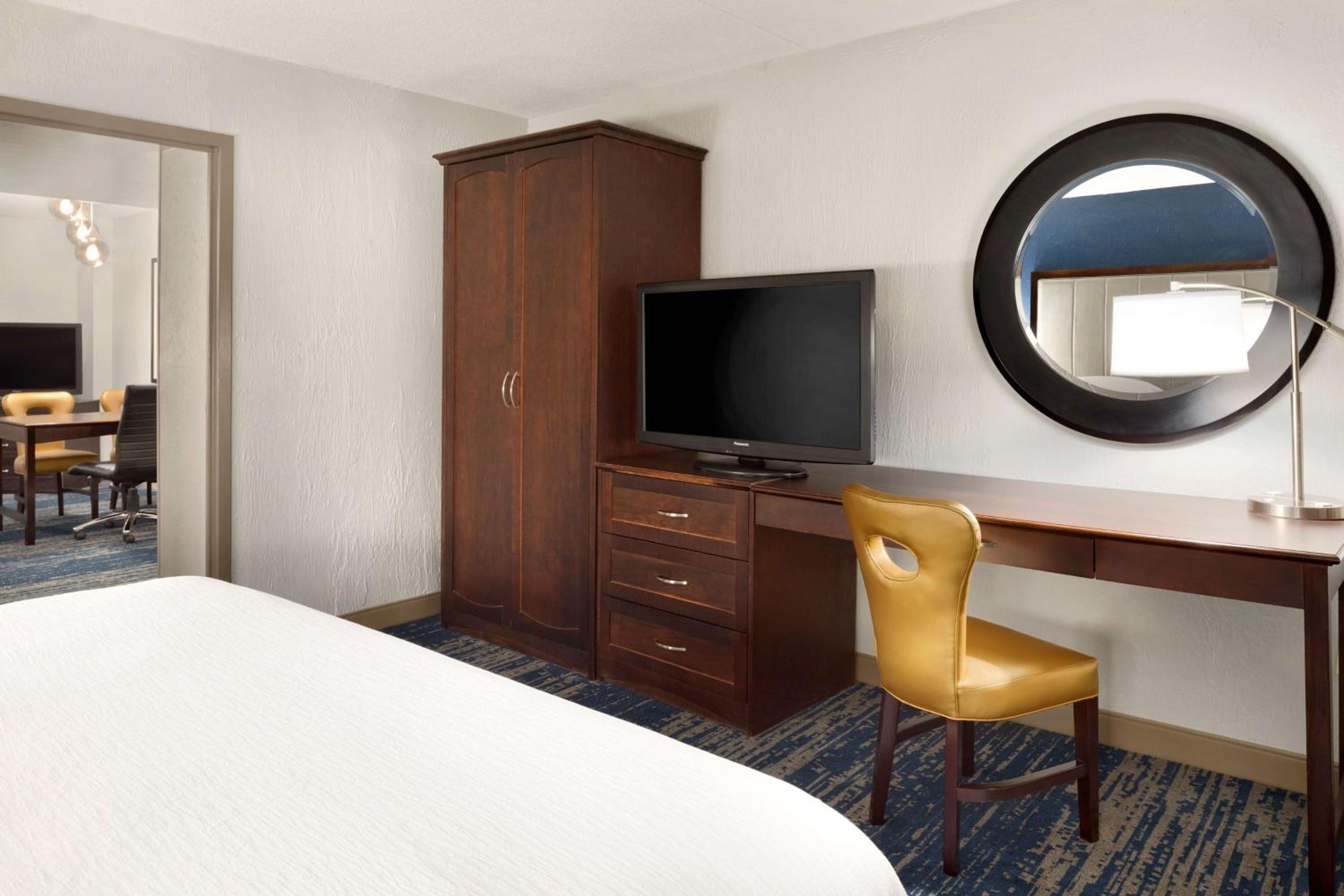Two-Room King Suite - Non-Smoking - Photo 1