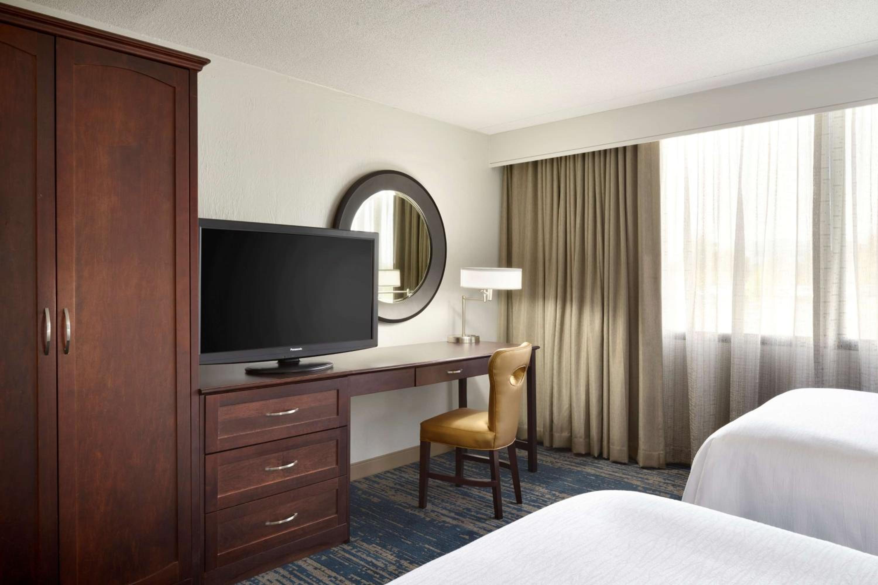 Suite with Two Double Beds - Non-Smoking - Photo 6