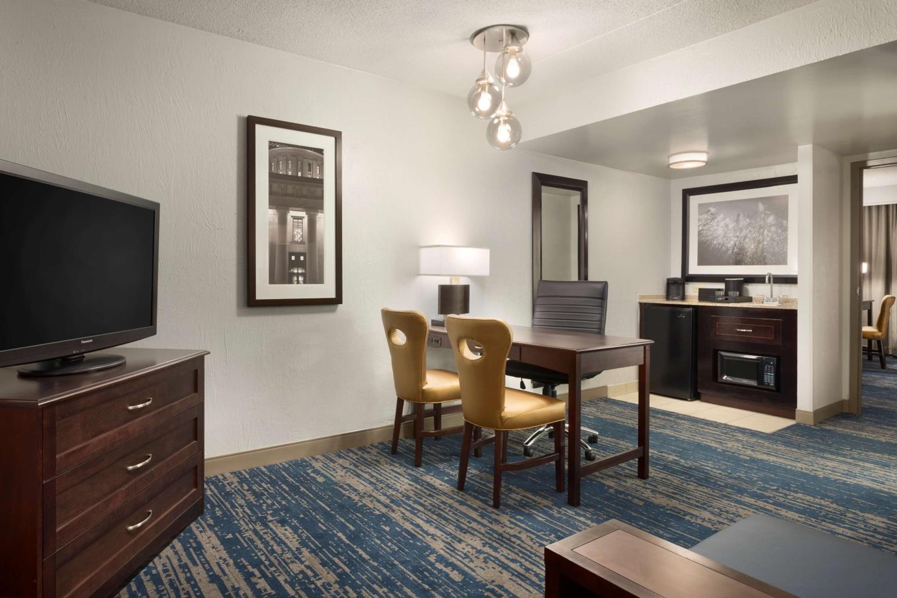 Two-Room King Suite - Non-Smoking - Photo 6