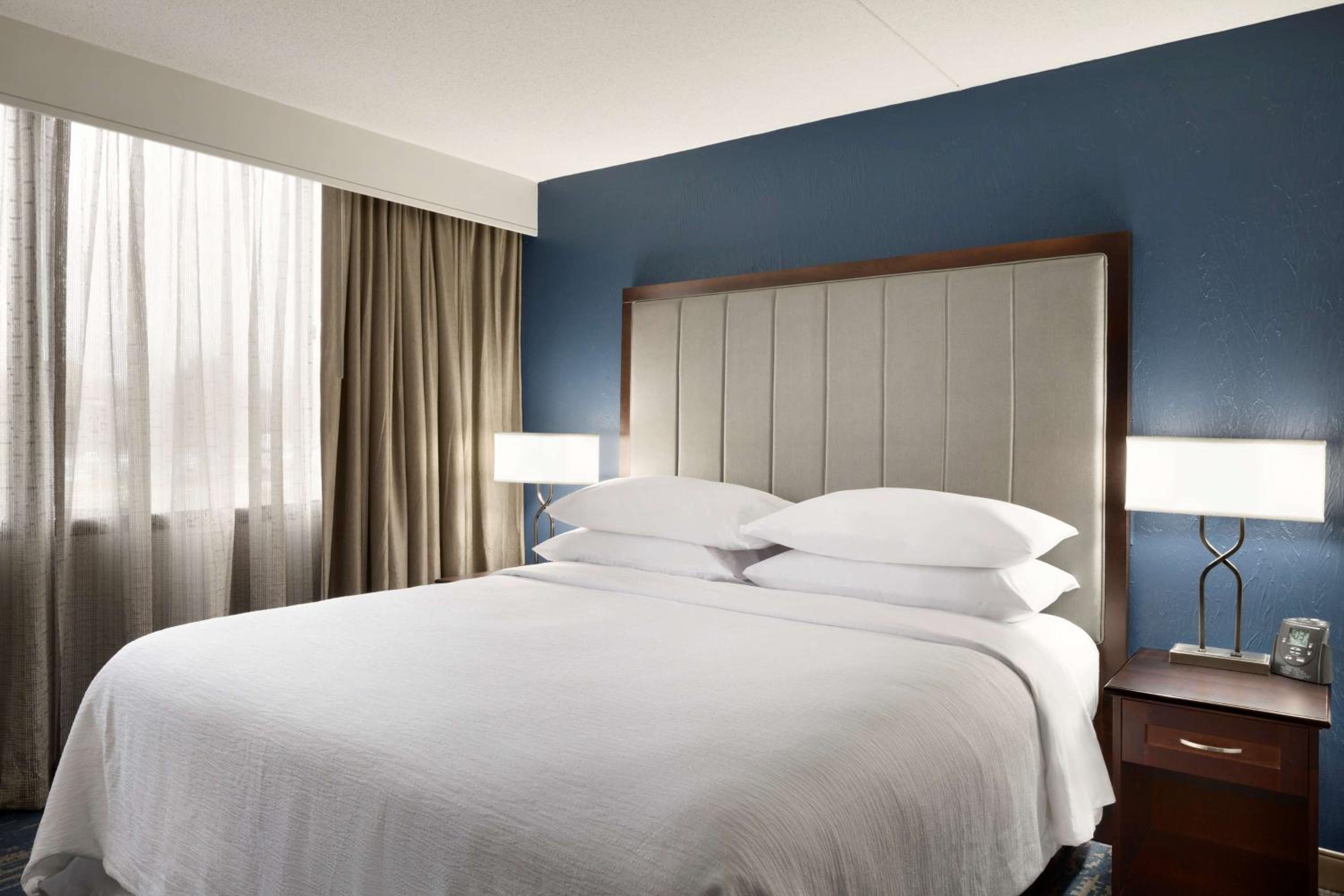 Two-Room King Suite - Non-Smoking - Photo 5
