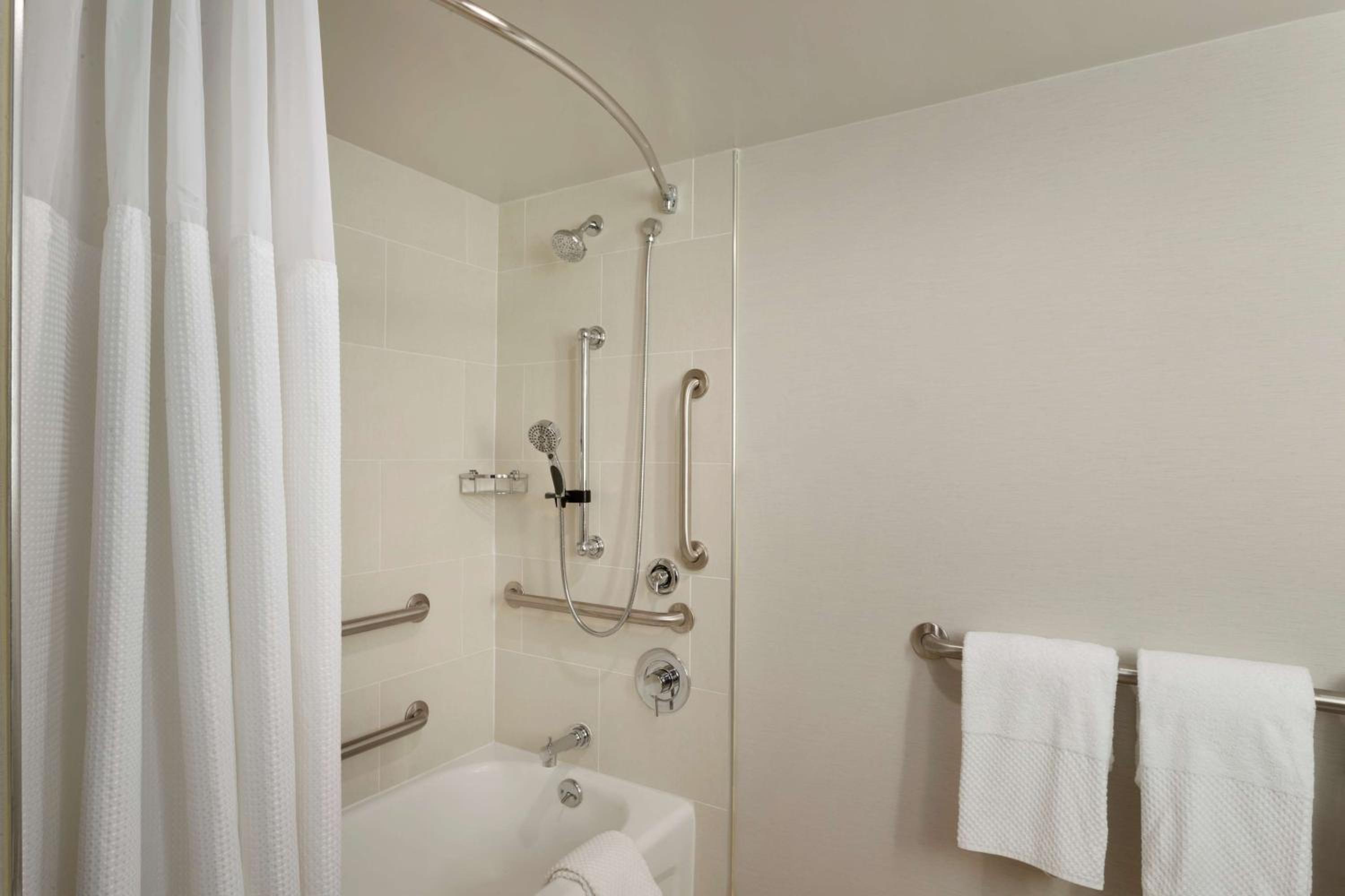 King Room - Mobility Access/Non-Smoking - Photo 6