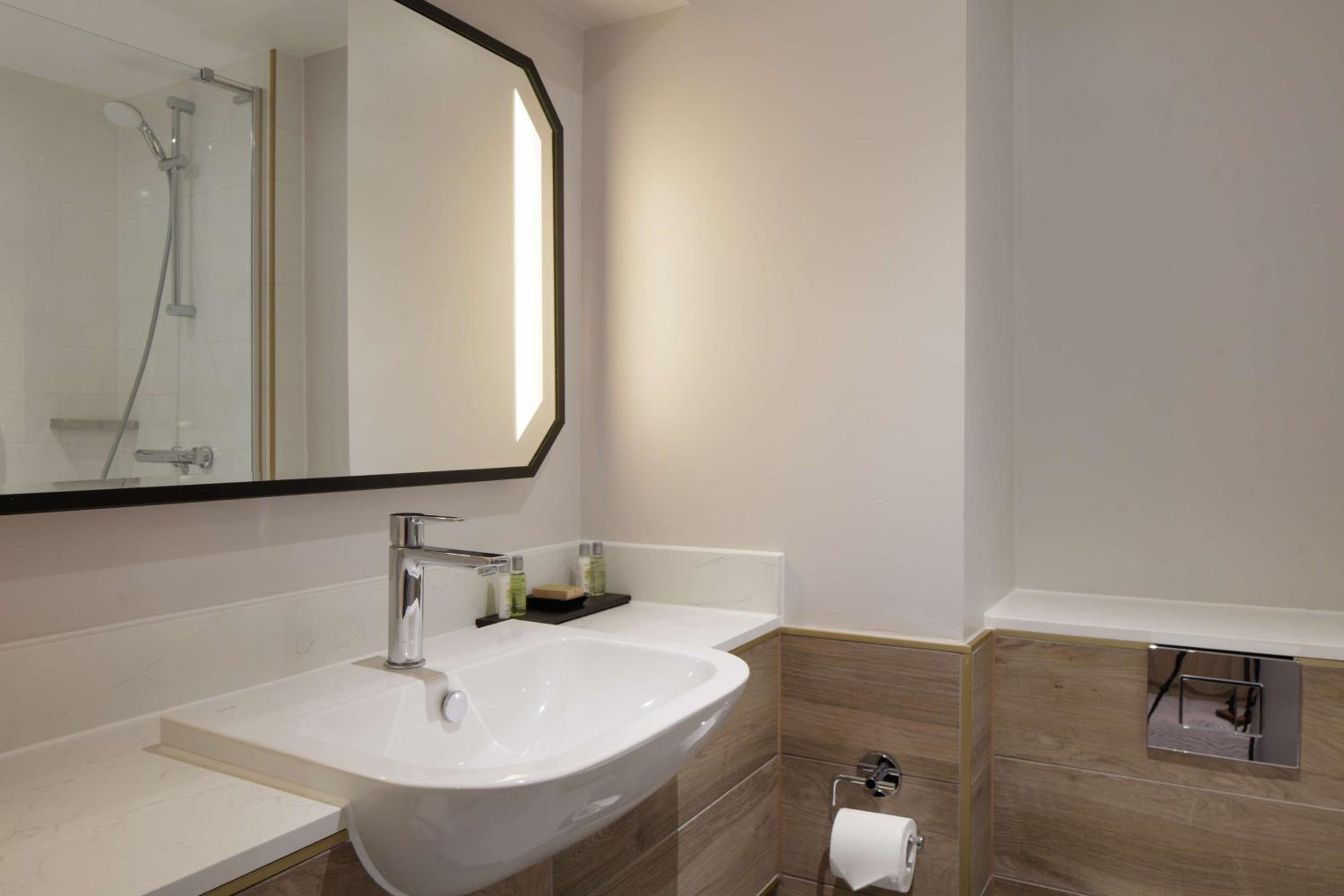 King Guest Room - Photo 4