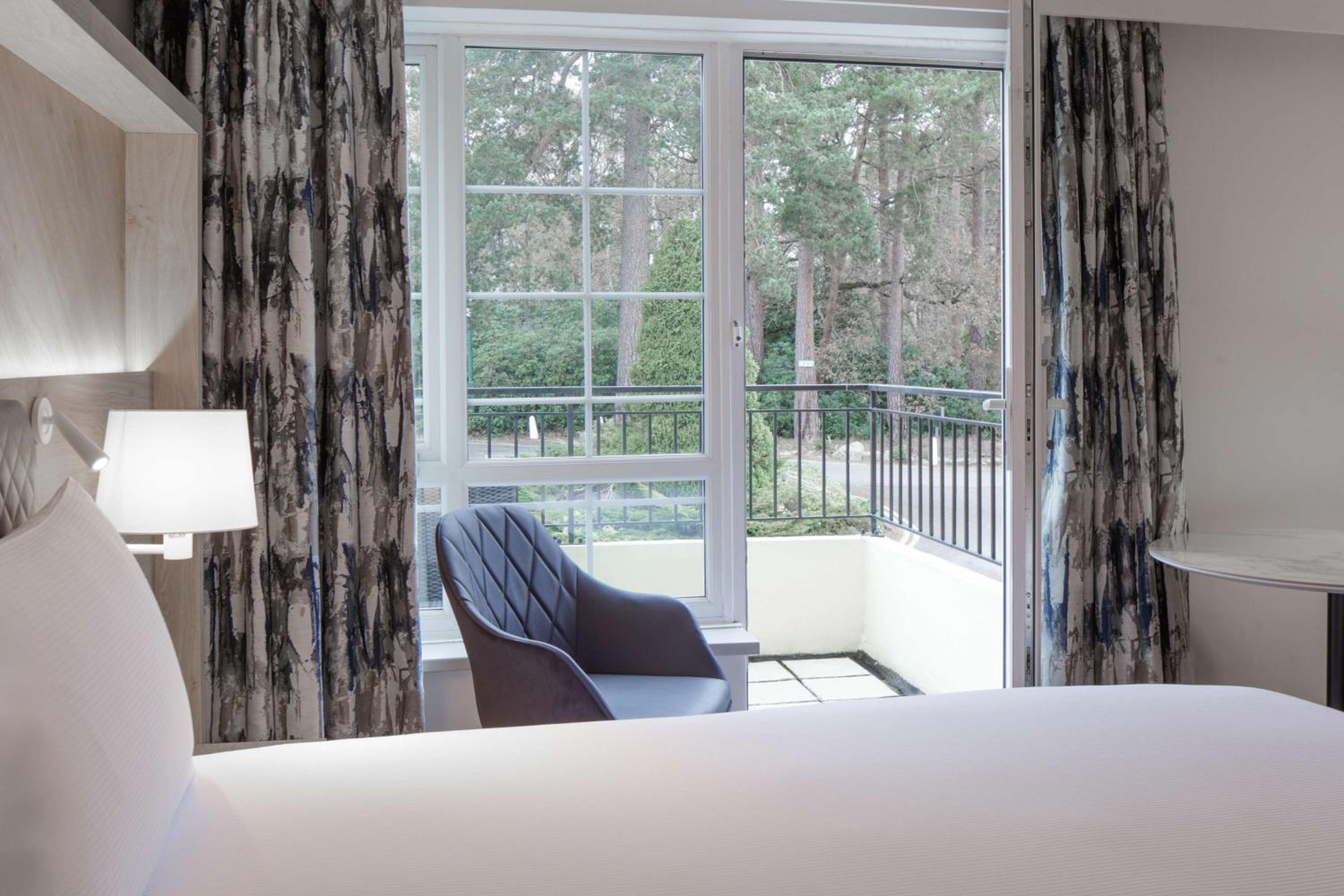 King Guest Room with Balcony - Photo 2