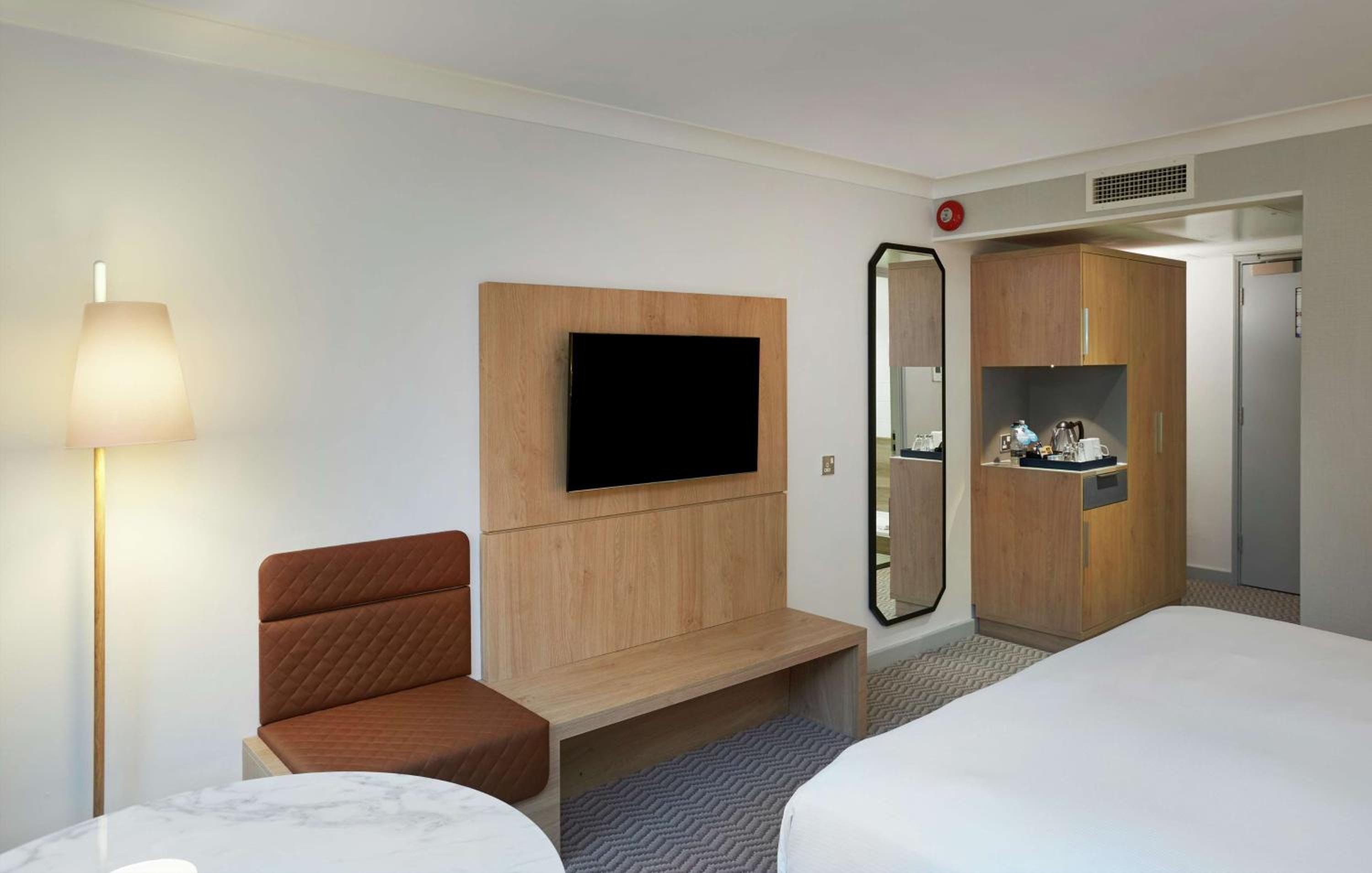 Deluxe King Room - Photo 2