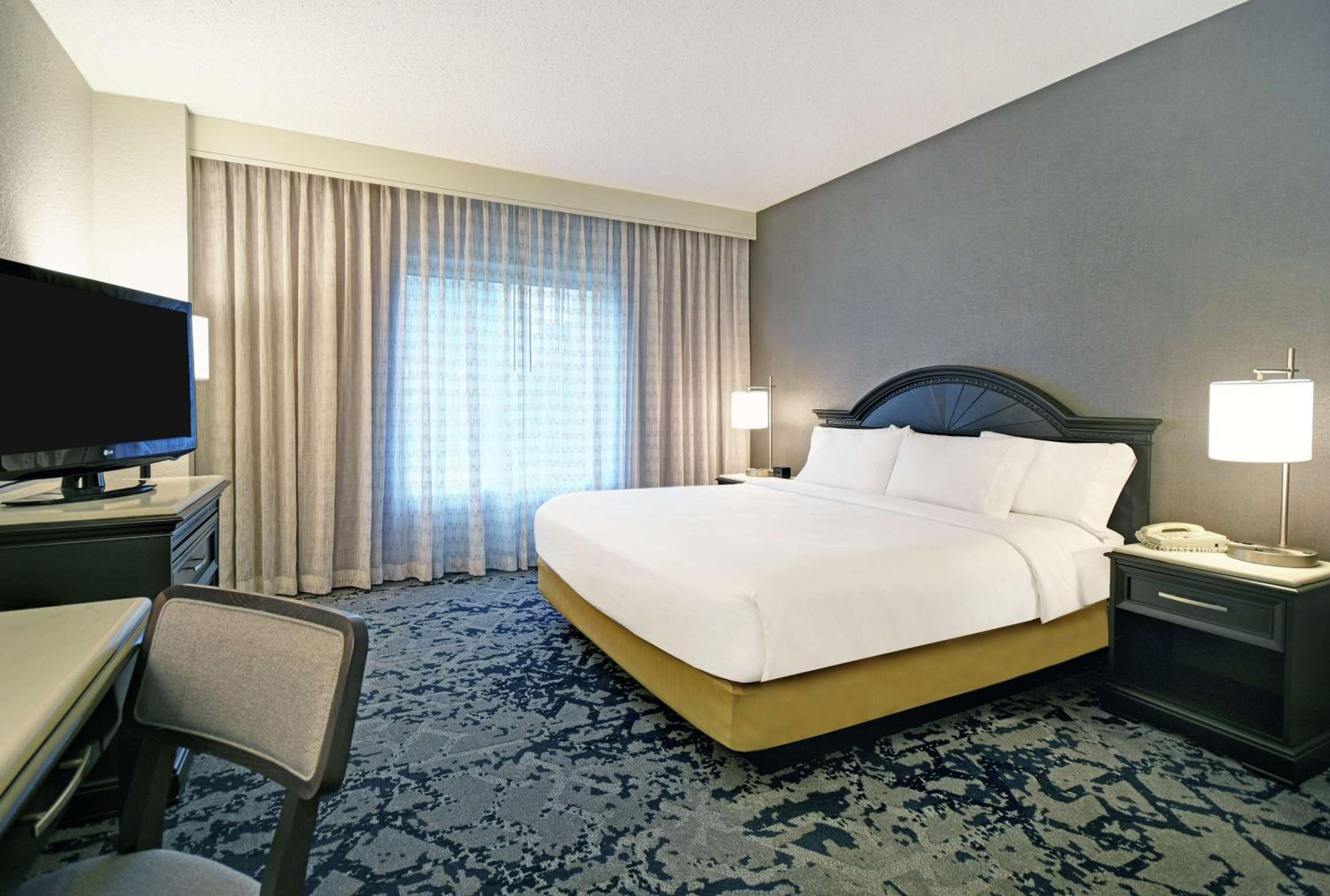 Two-Room King Suite - Non-Smoking - Photo 4