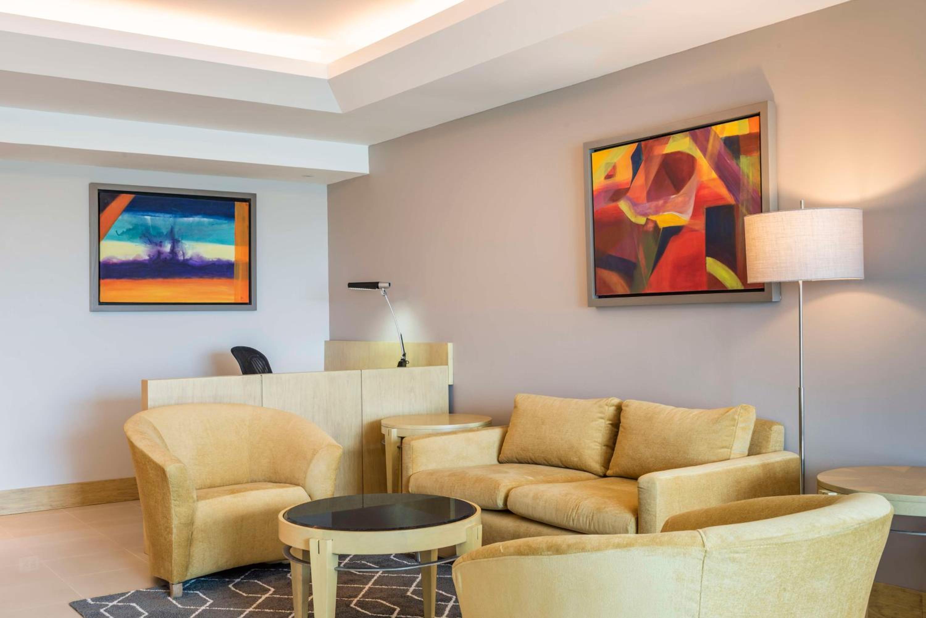 Executive King Suite with City View - Photo 7