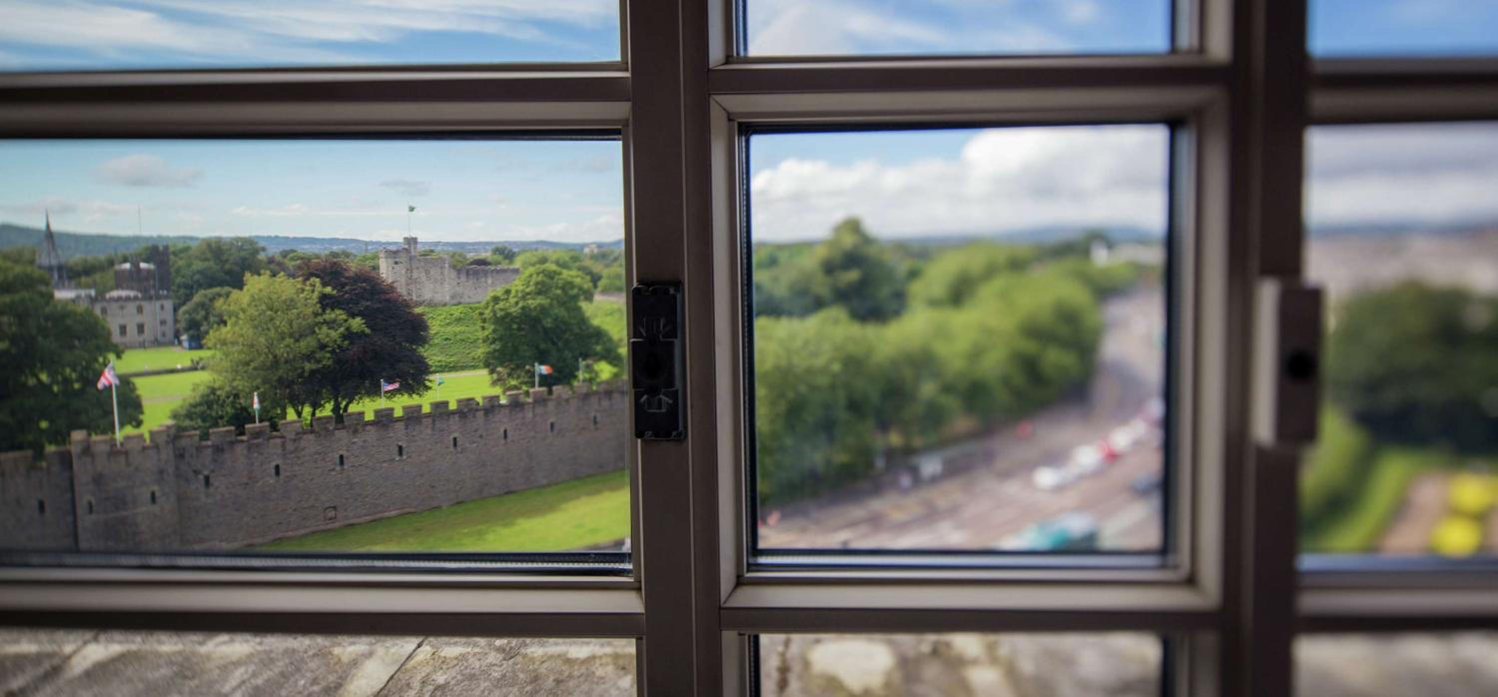 Deluxe Double Room with Two Double Beds and Castle View - Photo 6