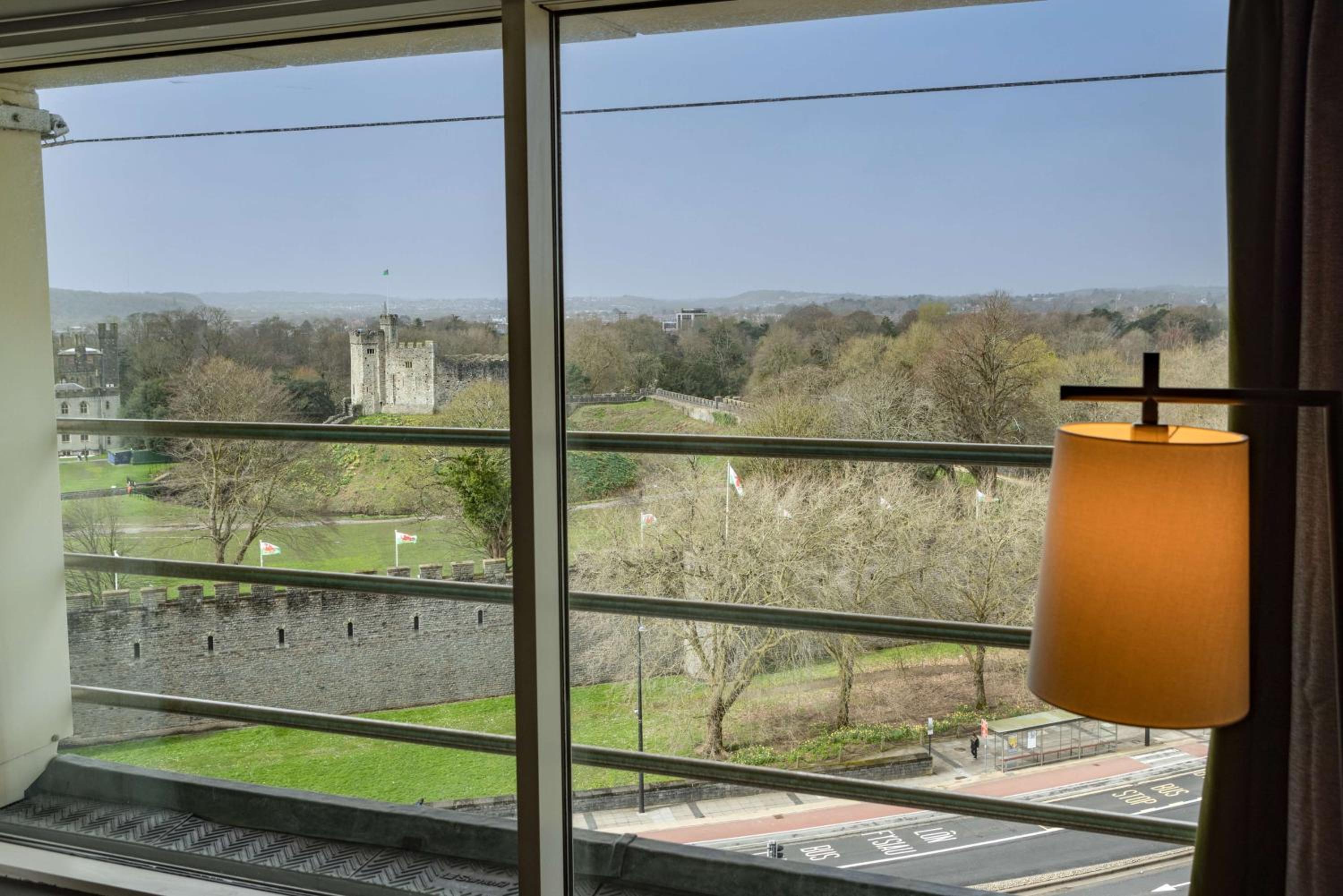 Executive King Room with View and Lounge Access - Photo 3