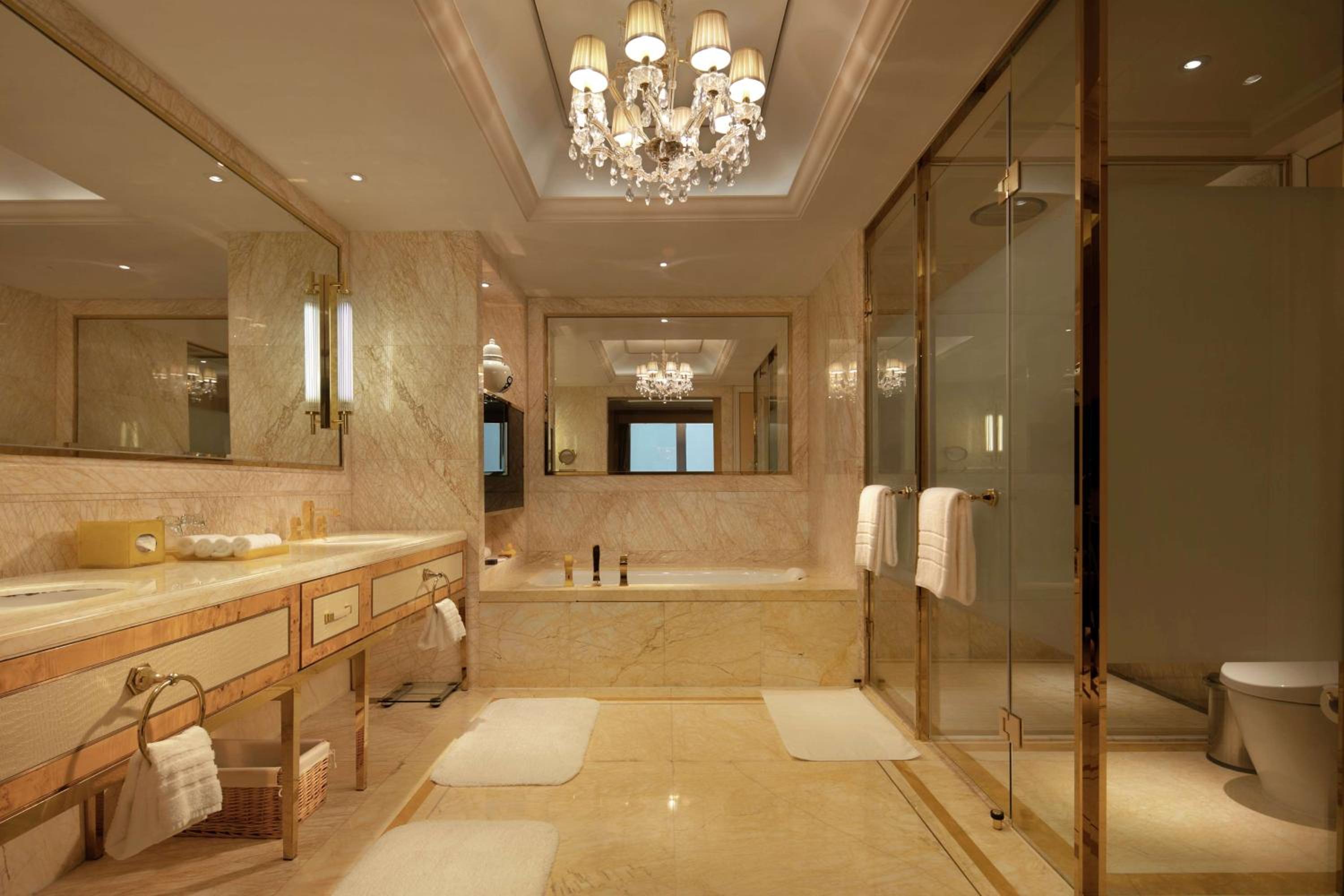 Executive King Suite - Lounge Access - Photo 3
