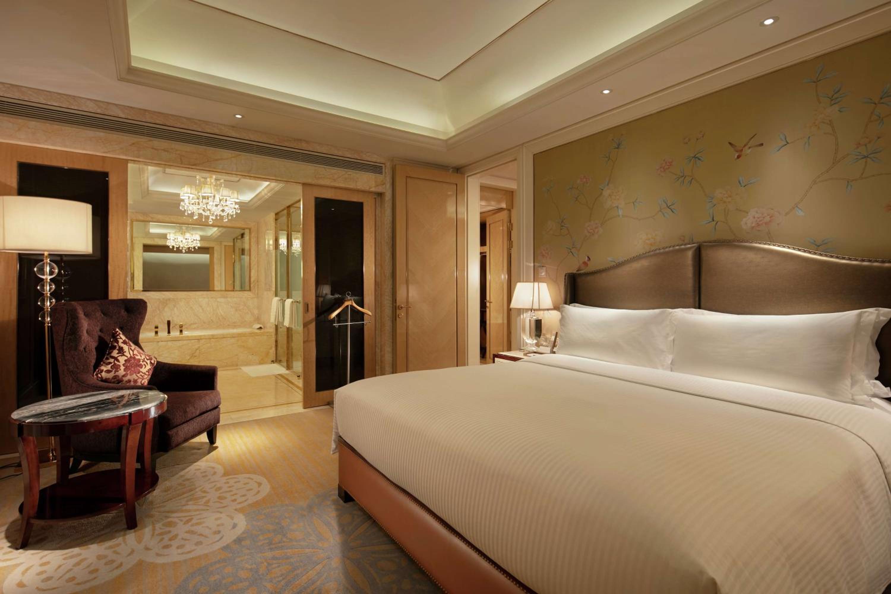 Executive King Suite - Lounge Access - Photo 1