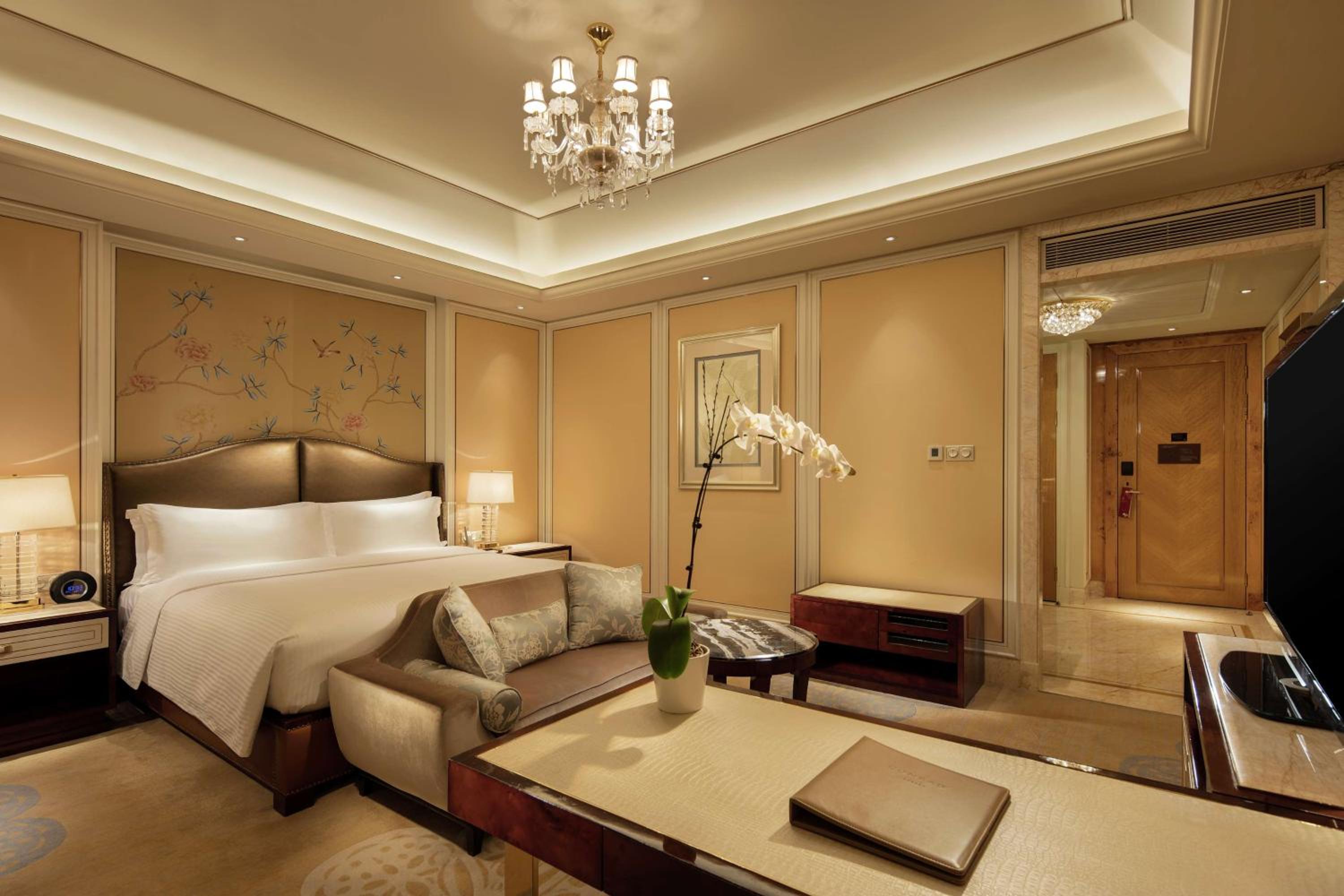 Deluxe King Room - Photo 1