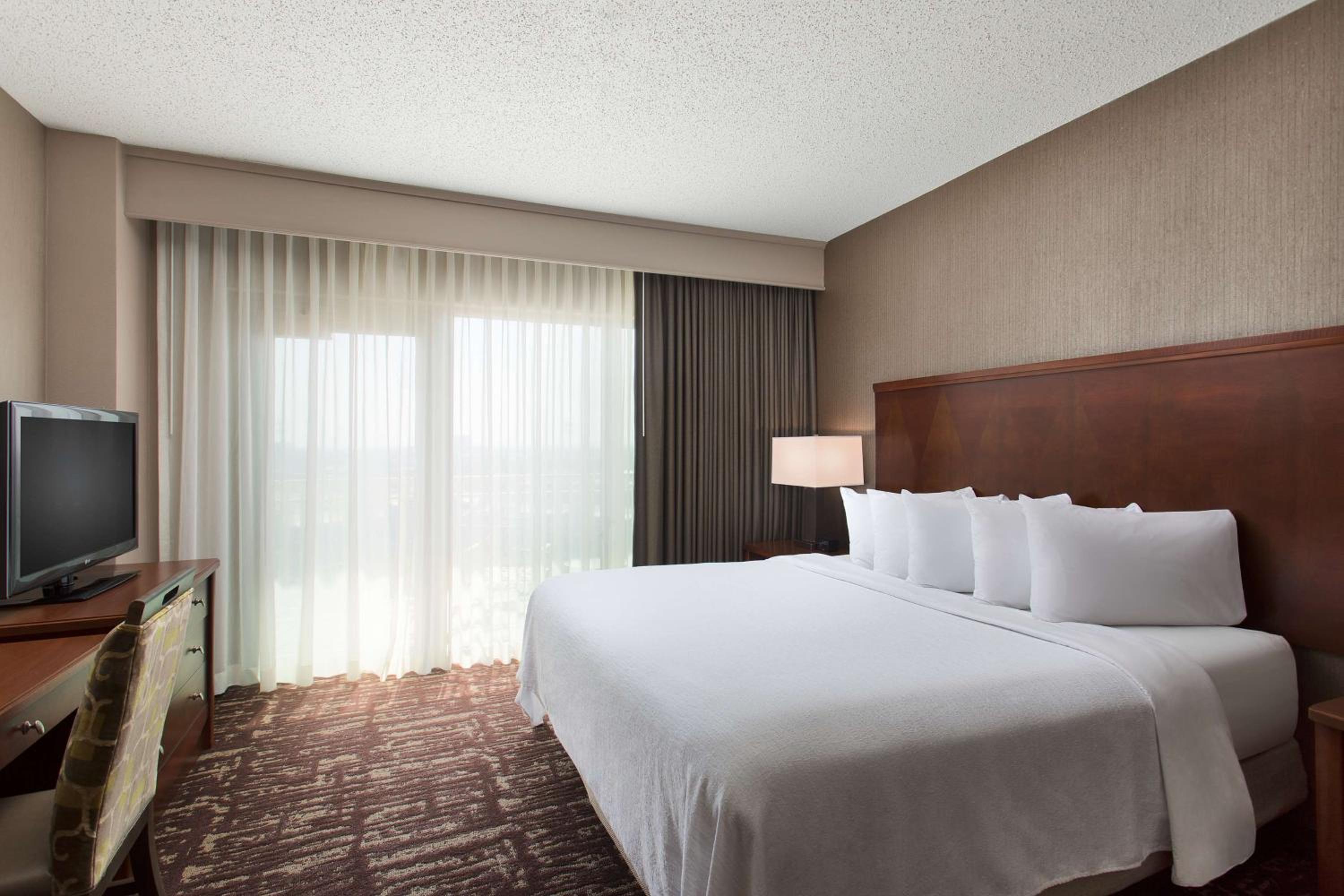 Two-Room King Suite - Non-Smoking - Photo 3