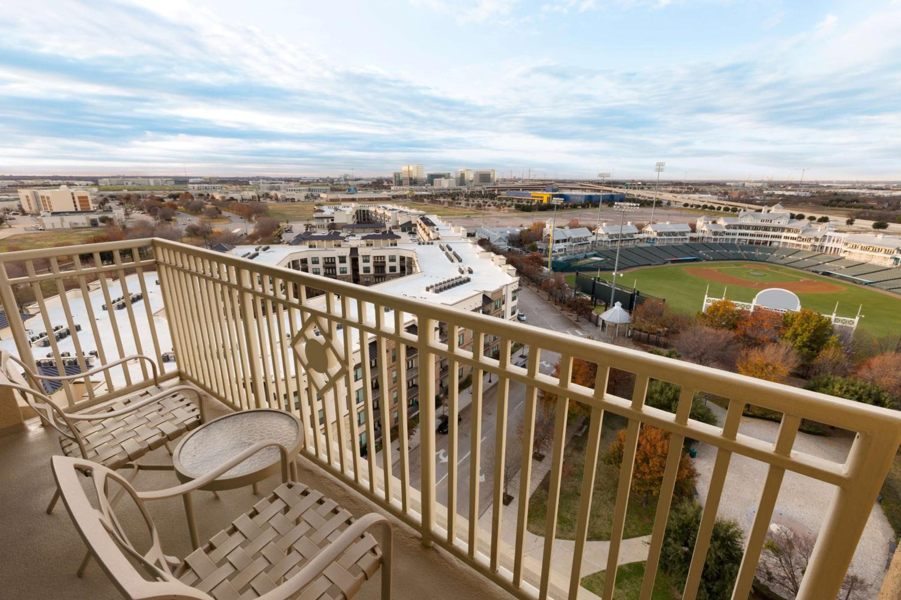 Two-Room King Suite with Balcony and Ballpark View - Photo 3