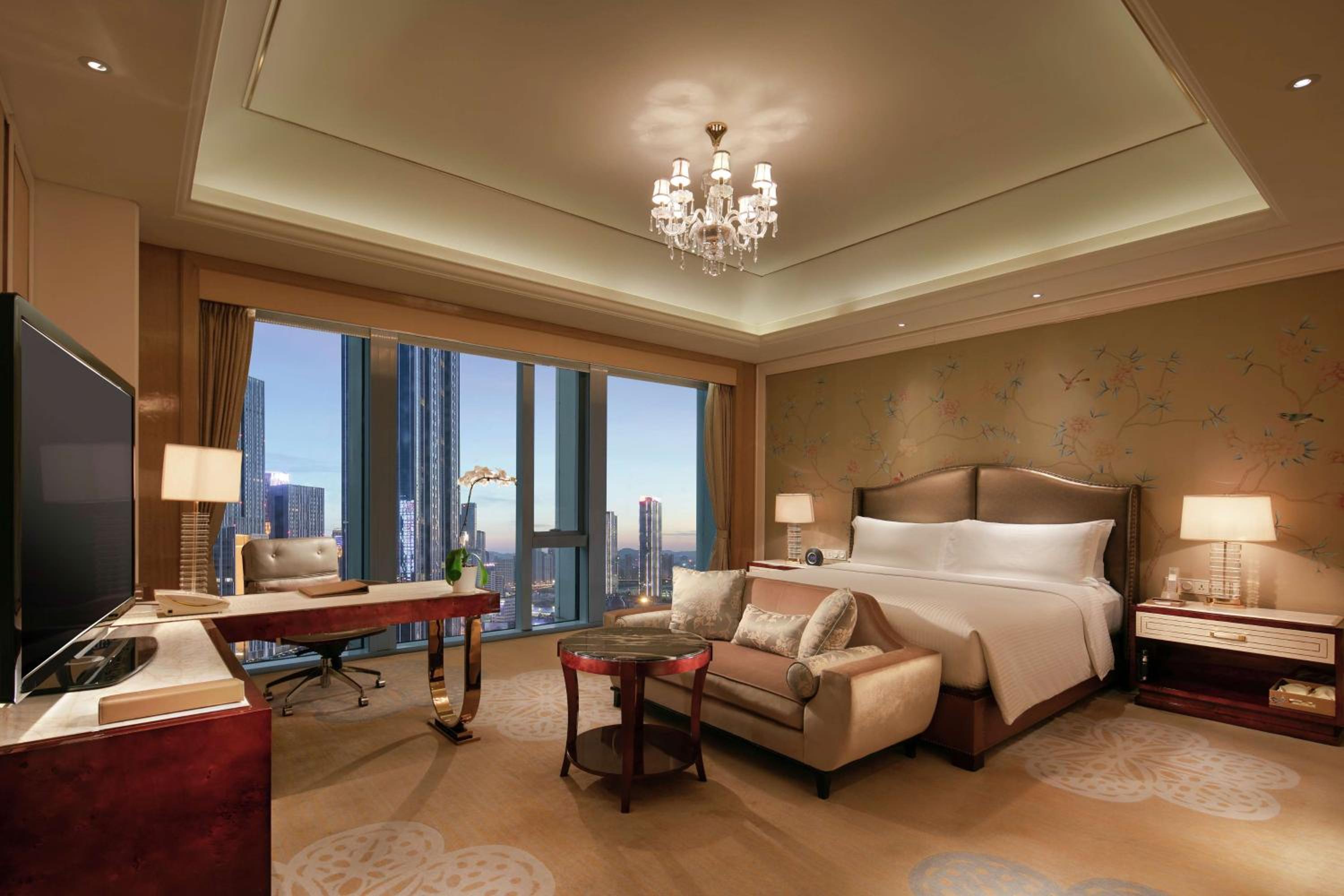Deluxe King Room - Photo 4
