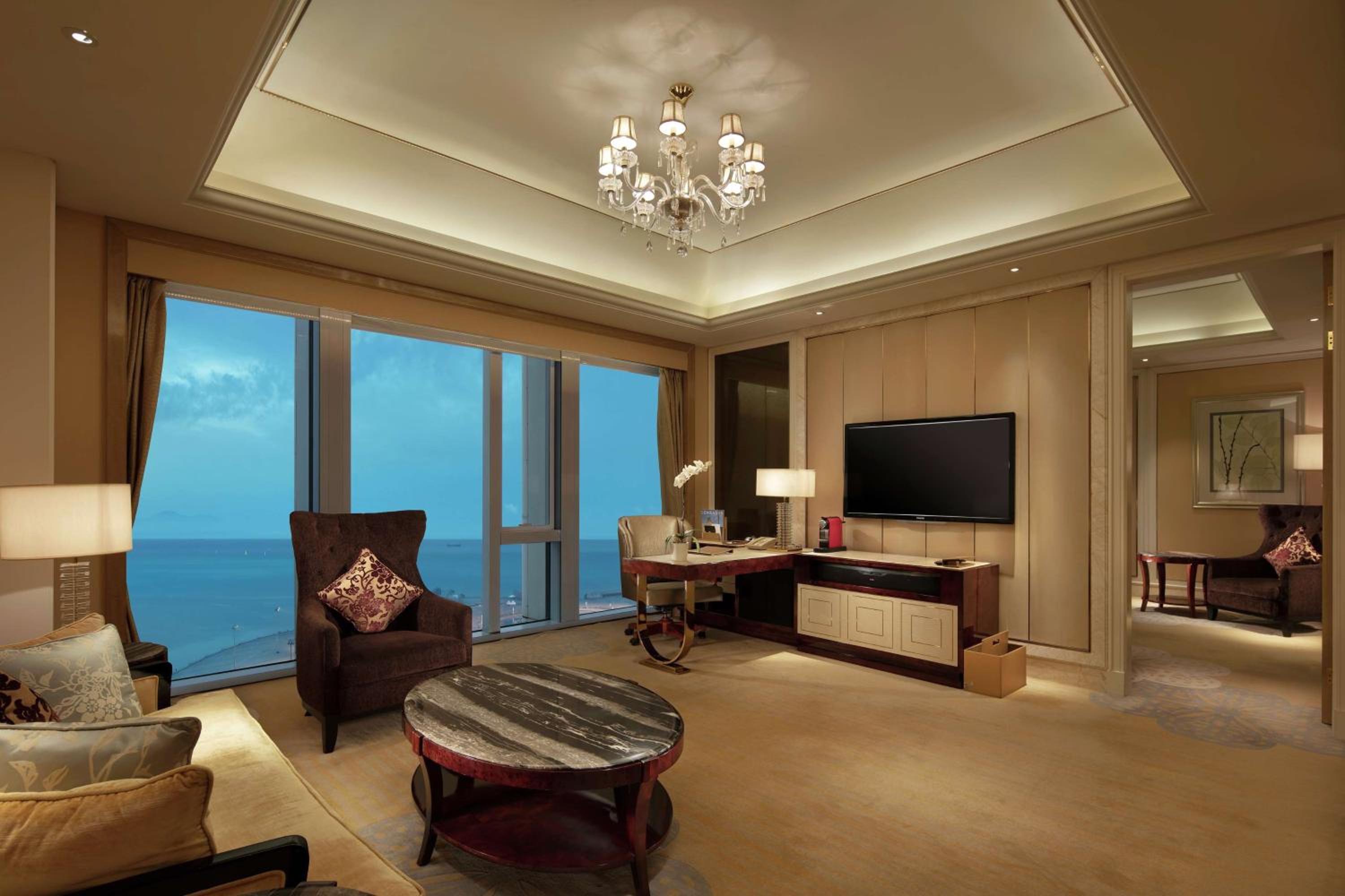 Executive King Suite - Lounge Access - Photo 2