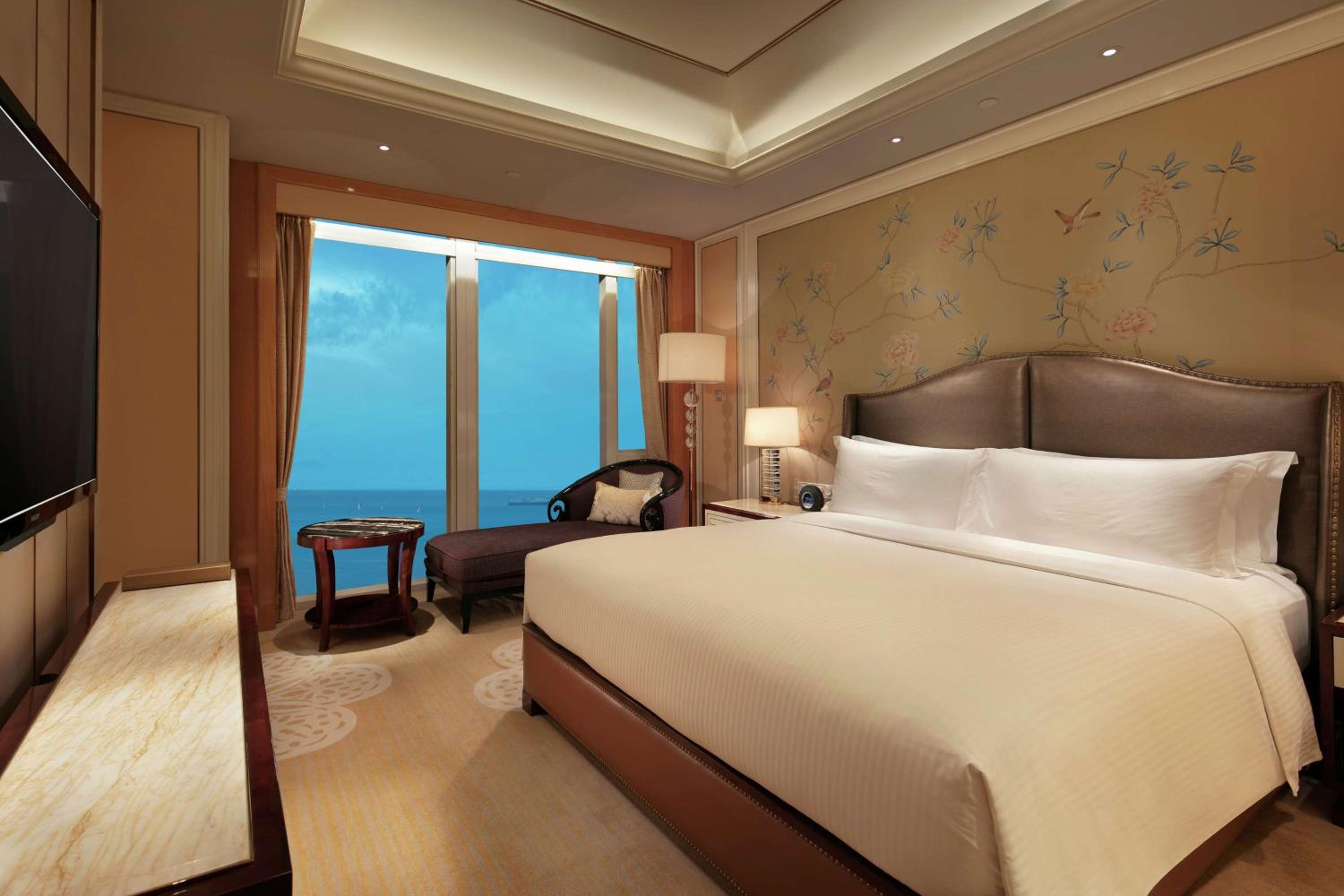 Deluxe Harbor Suite - Lounge Access - Photo 2