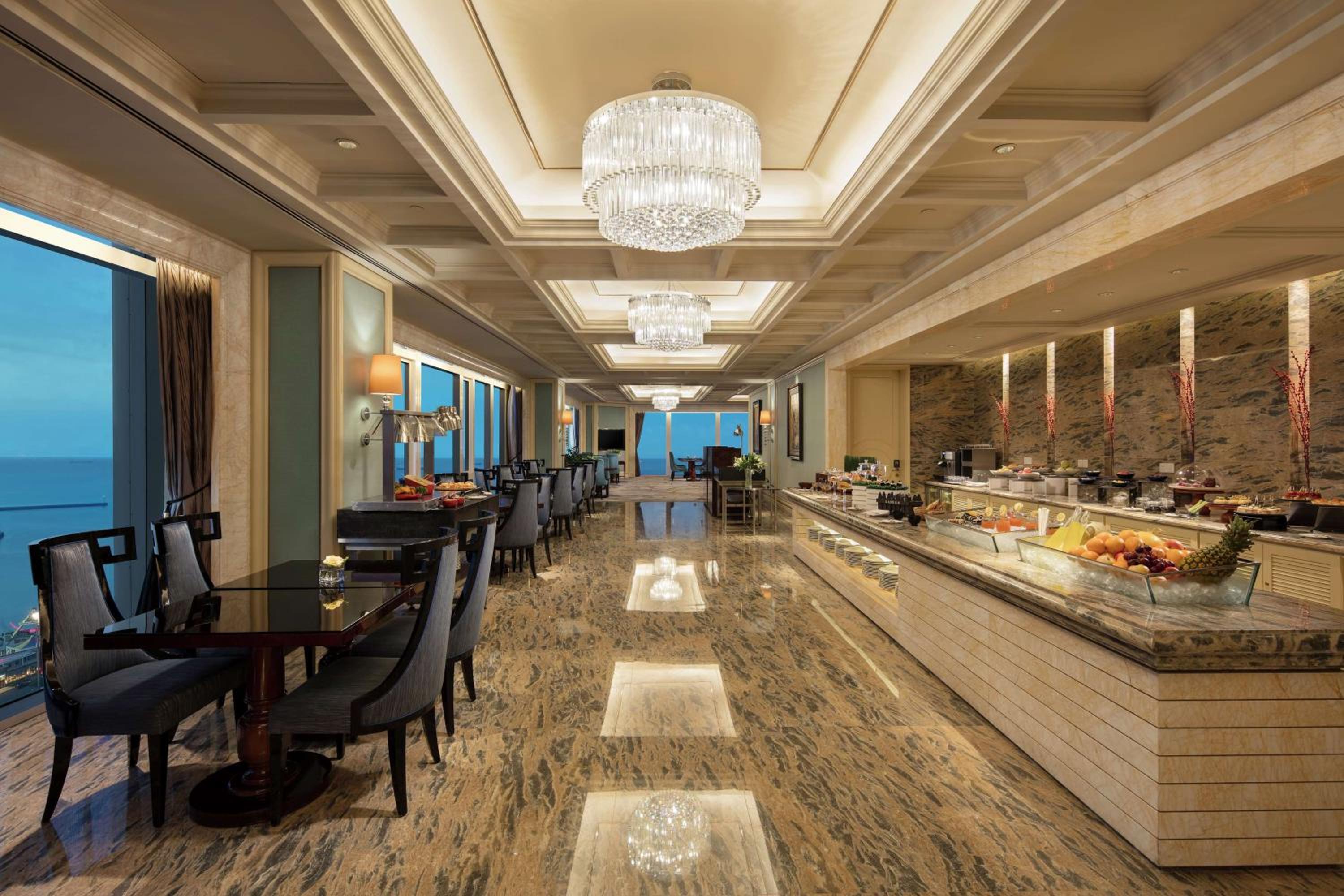 Deluxe Harbor Suite - Lounge Access - Photo 4