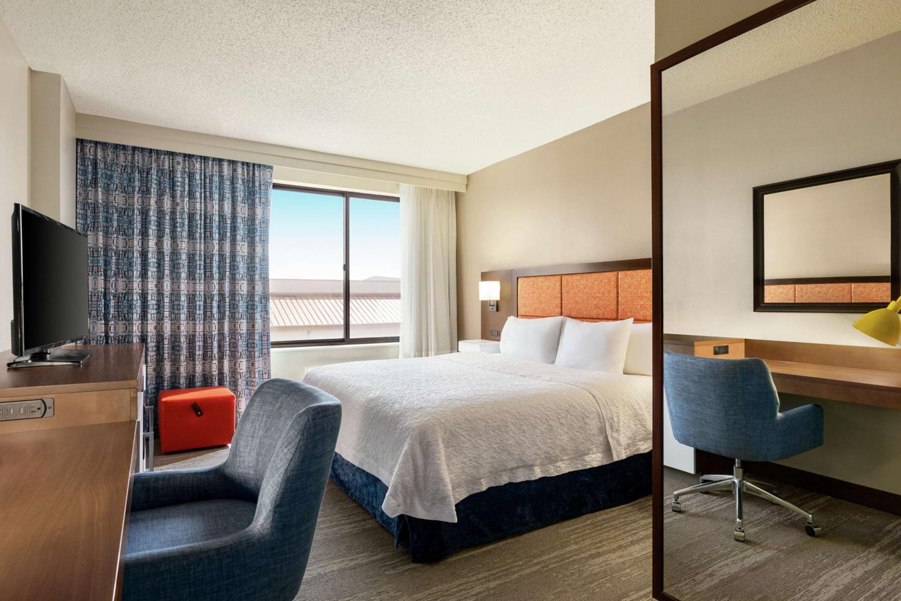 King Room with Roll-In Shower - Mobility Access/Non-Smoking