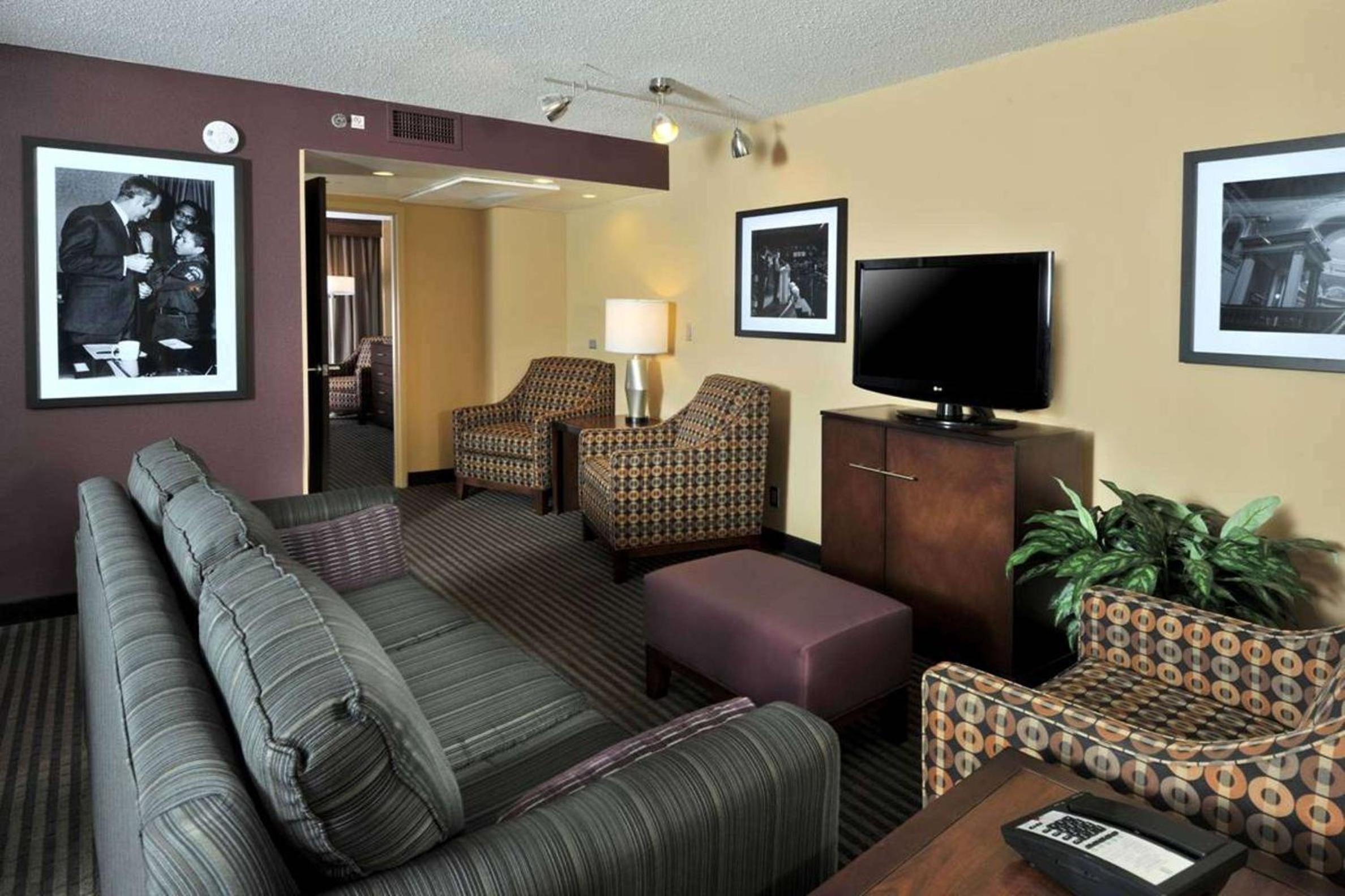 Governors King Suite - Non-Smoking - Photo 1