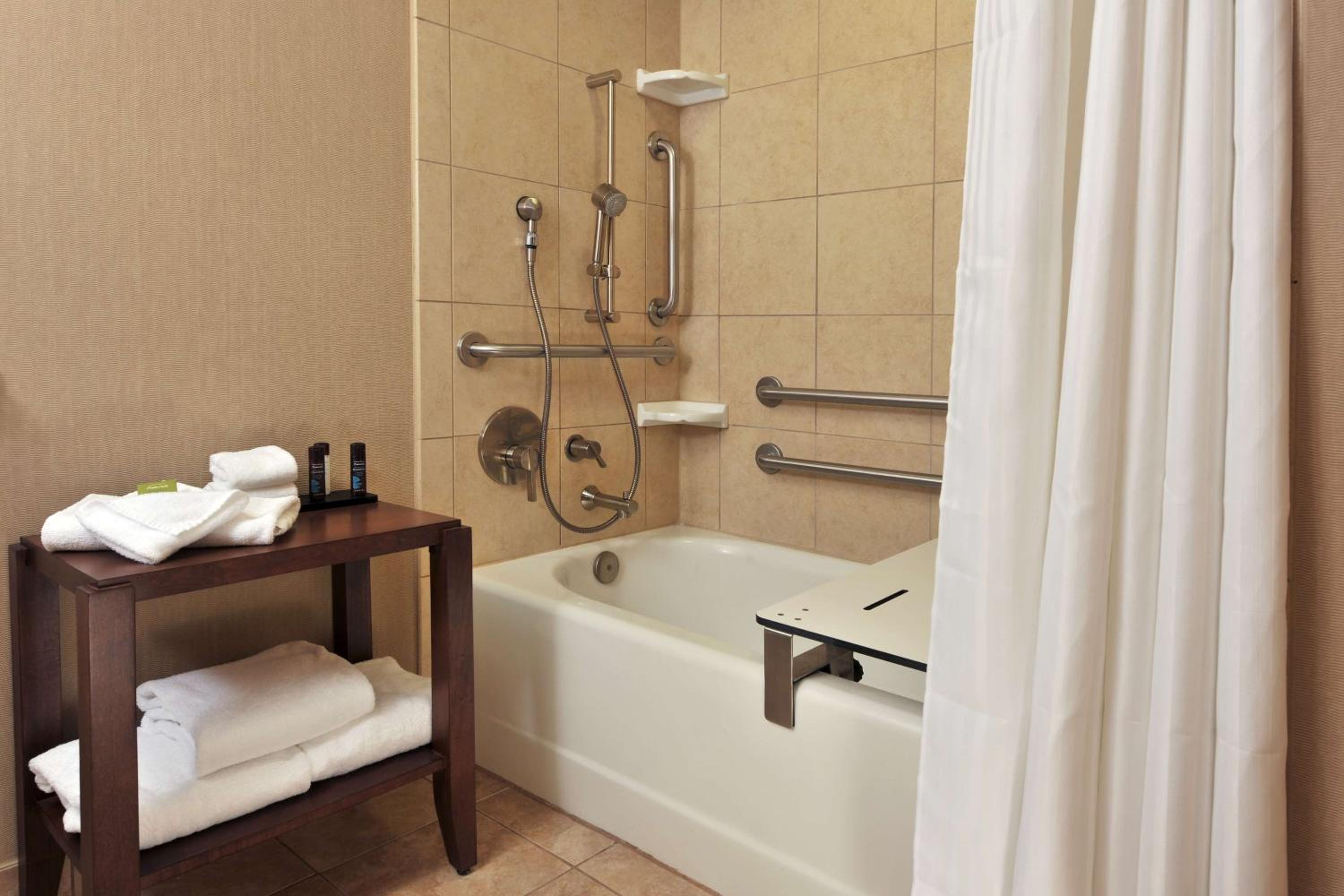 Suite with Two Double Beds - Mobility and Hearing Access/Non-Smoking - Photo 2
